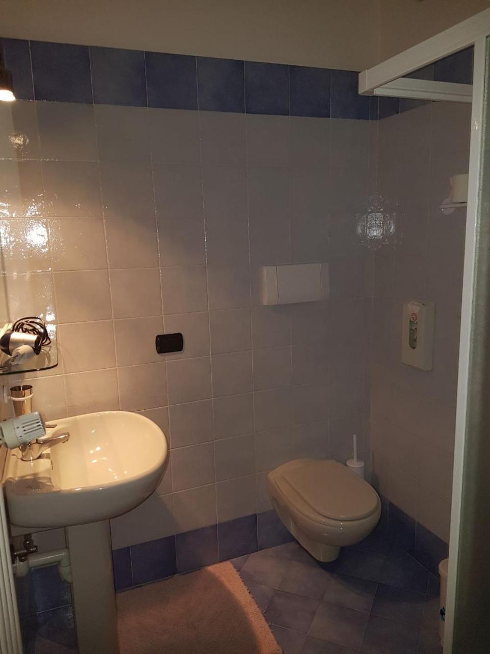 Twin Room - Photo 3