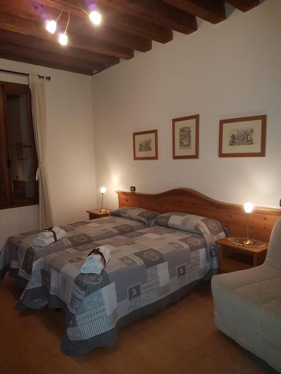 Twin Room - Photo 2