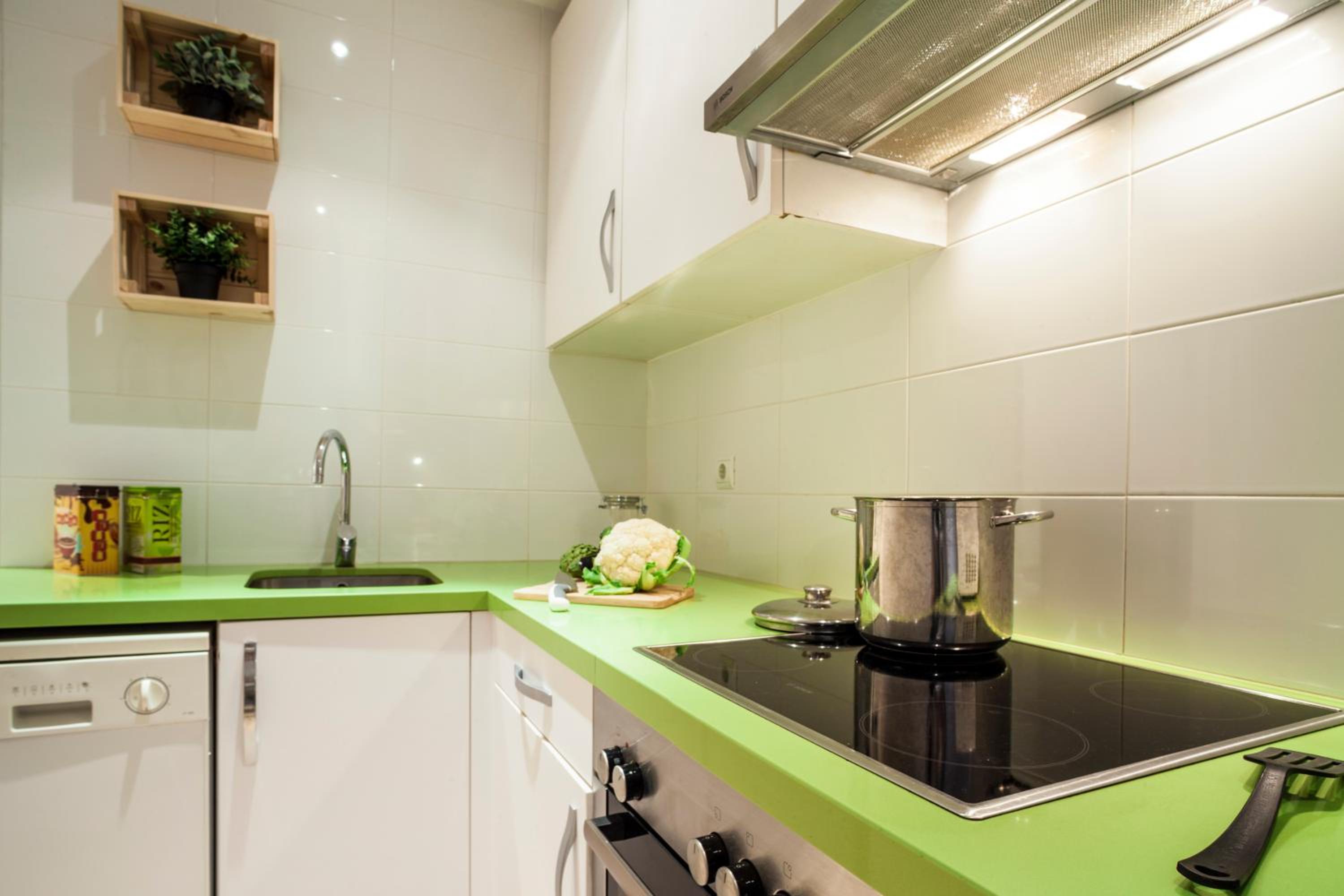 Two-Bedroom Apartment - Pelayo Street (4 Adults) photo 2