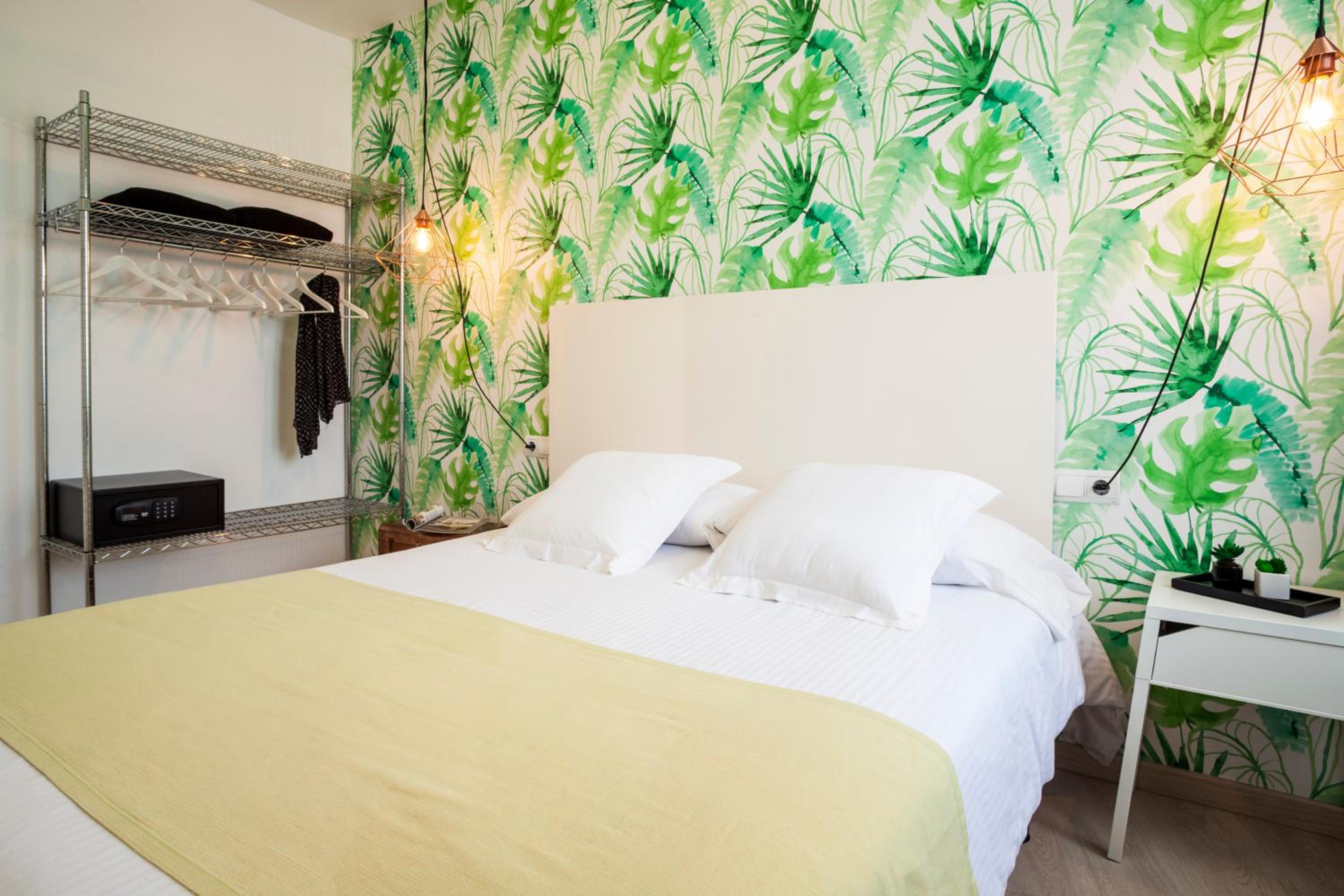 Two-Bedroom Apartment - Pelayo Street (4 Adults) photo 3