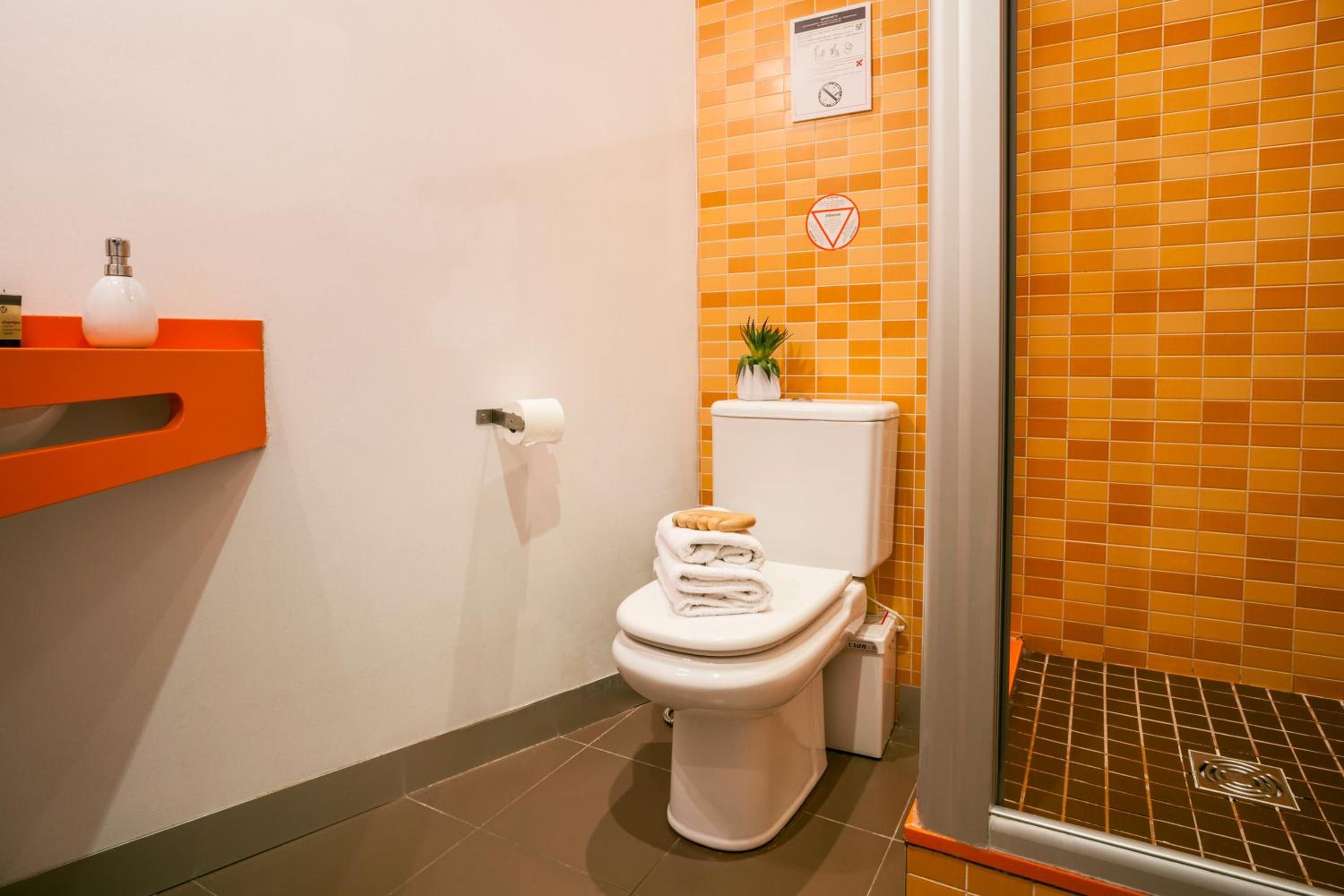 Two-Bedroom Apartment - Pelayo Street (4 Adults) photo 2