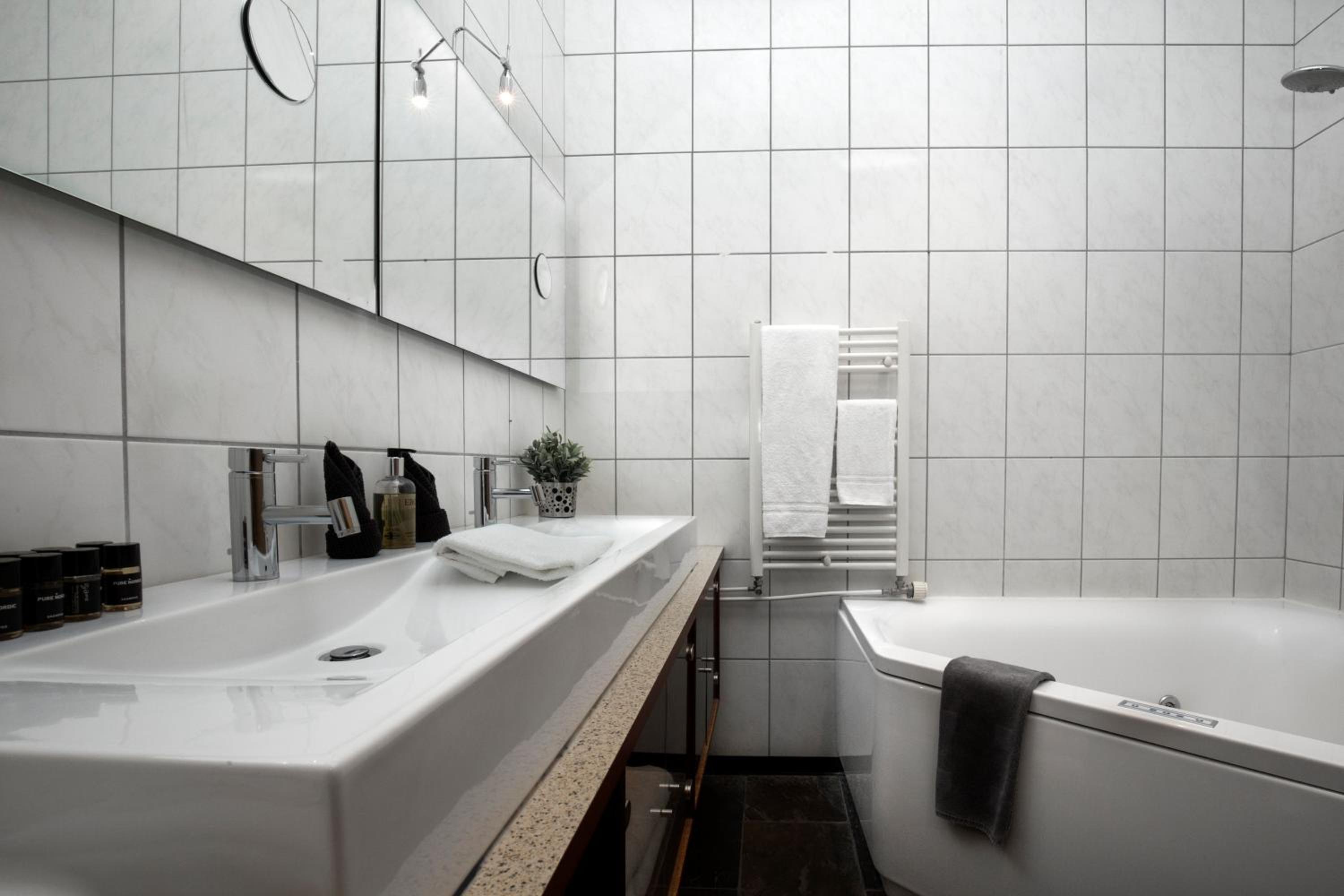 Two-Bedroom Apartment - Photo 4