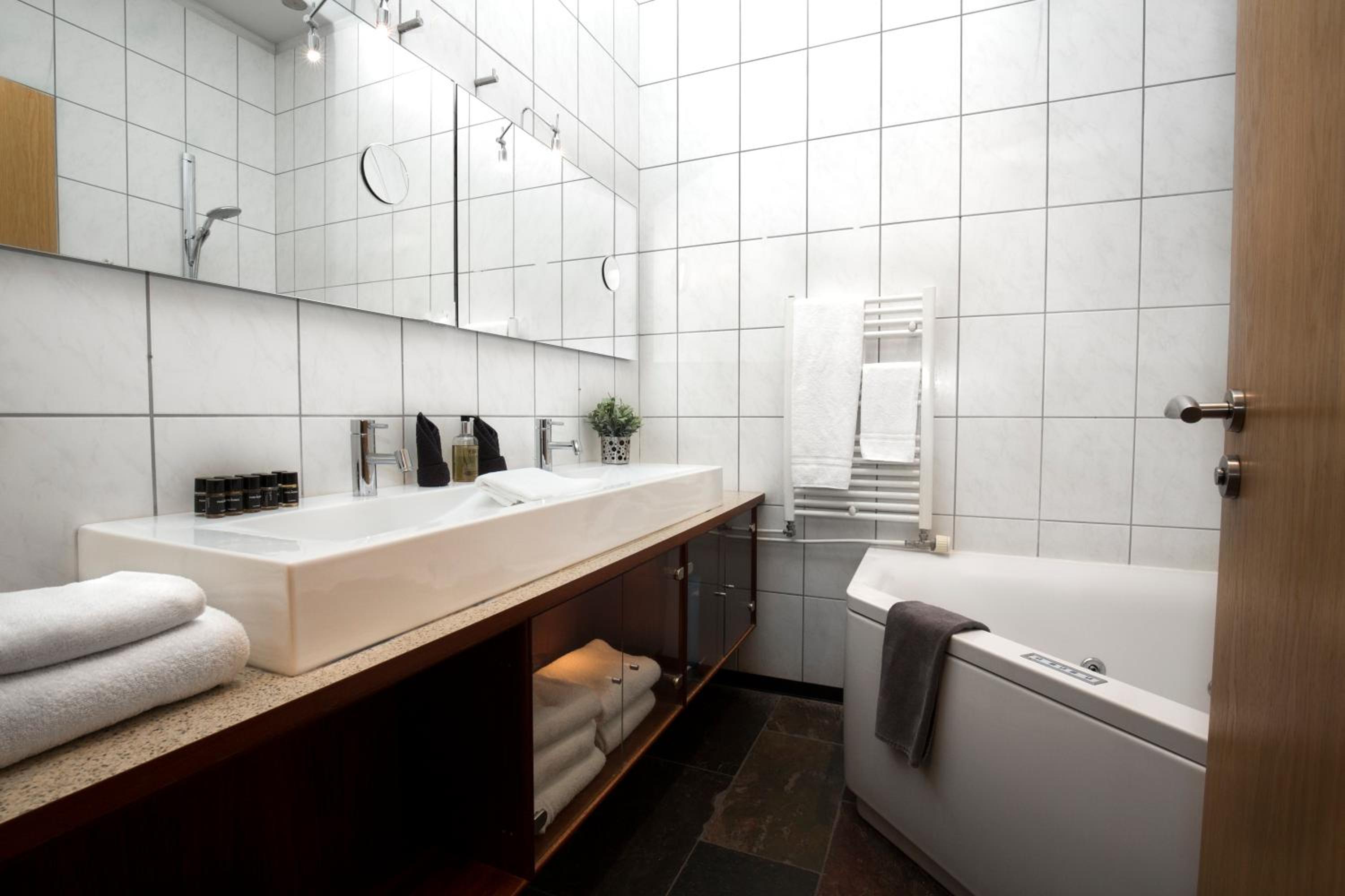 Two-Bedroom Apartment - Photo 9