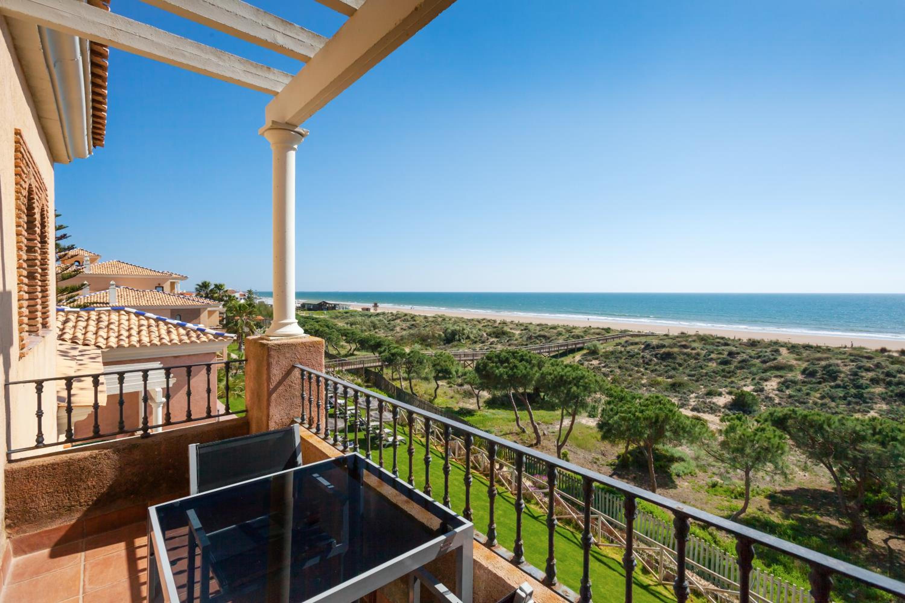 Superior Twin Room with Sea View (2 Adults + 1 Child) photo 2