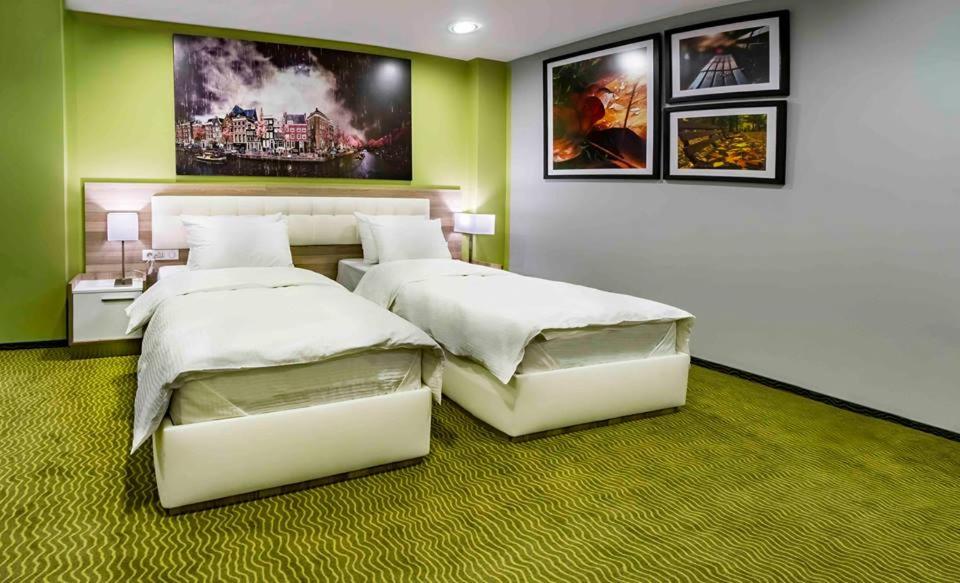 Deluxe Room (2 Adults + 1 Child) photo 2