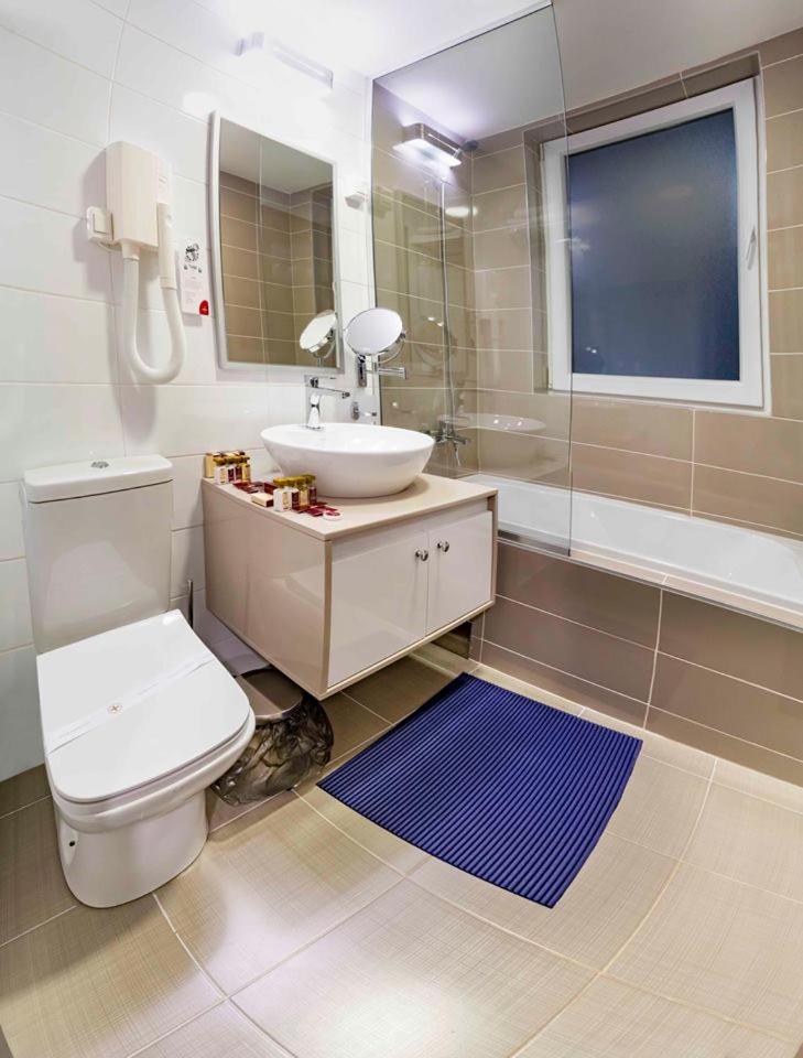 Deluxe Room (2 Adults + 1 Child) photo 2