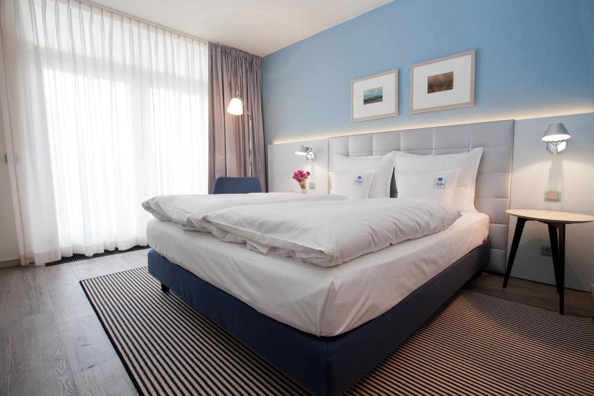 Double Room with Balcony and Side Sea View thumbnail 5