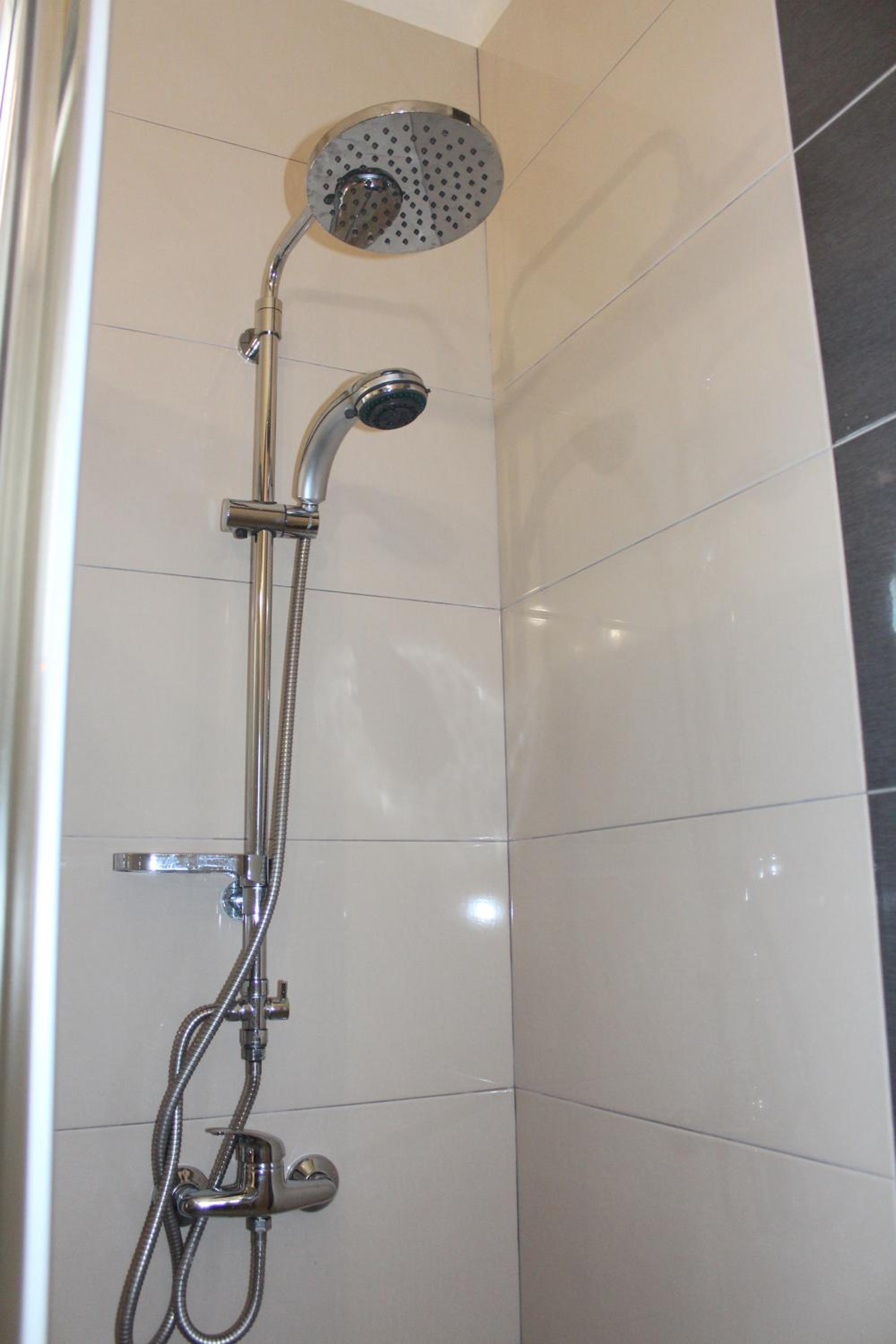 Double Room with Private Bathroom - Photo 7