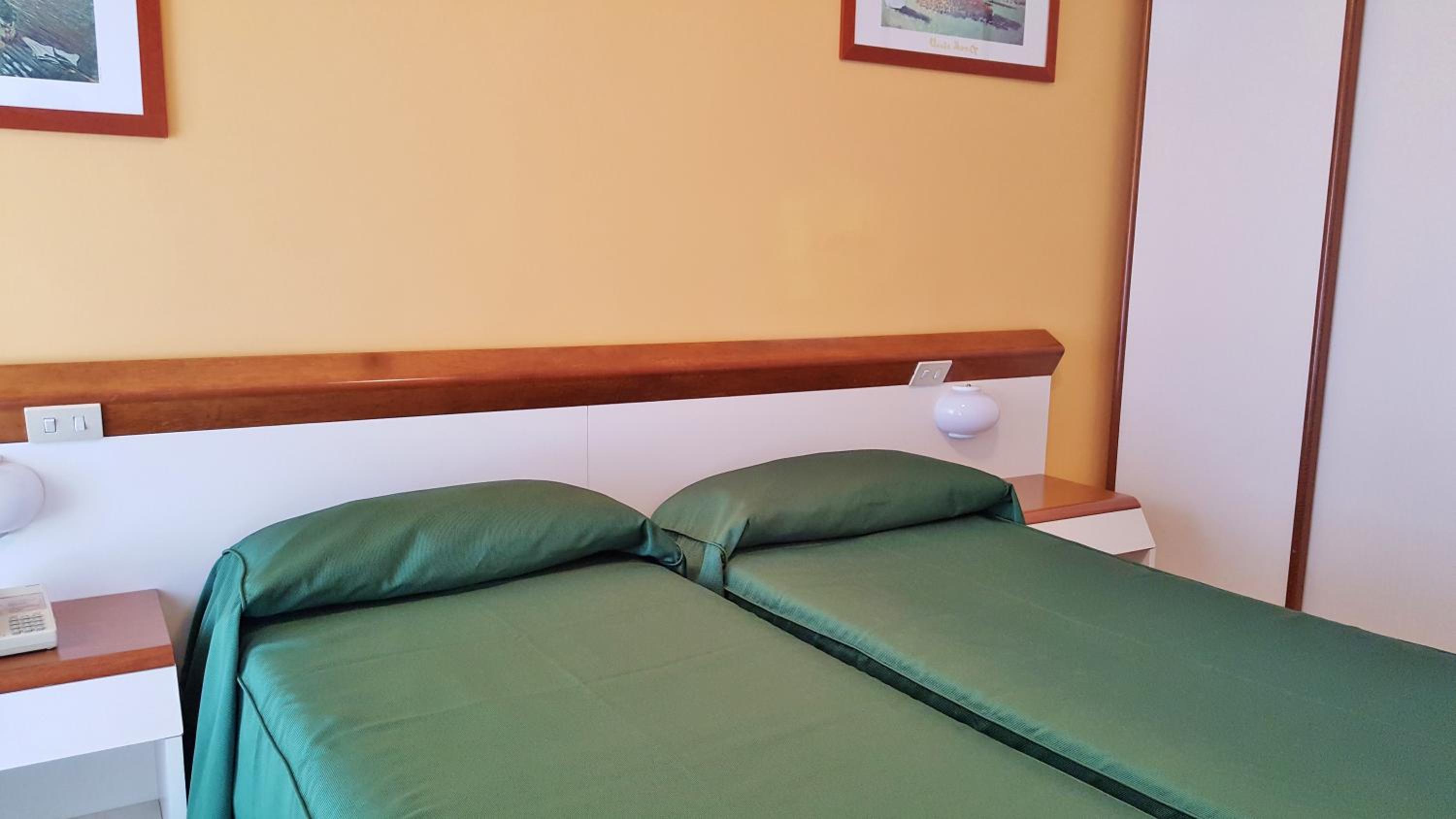 Twin Room - Photo 1