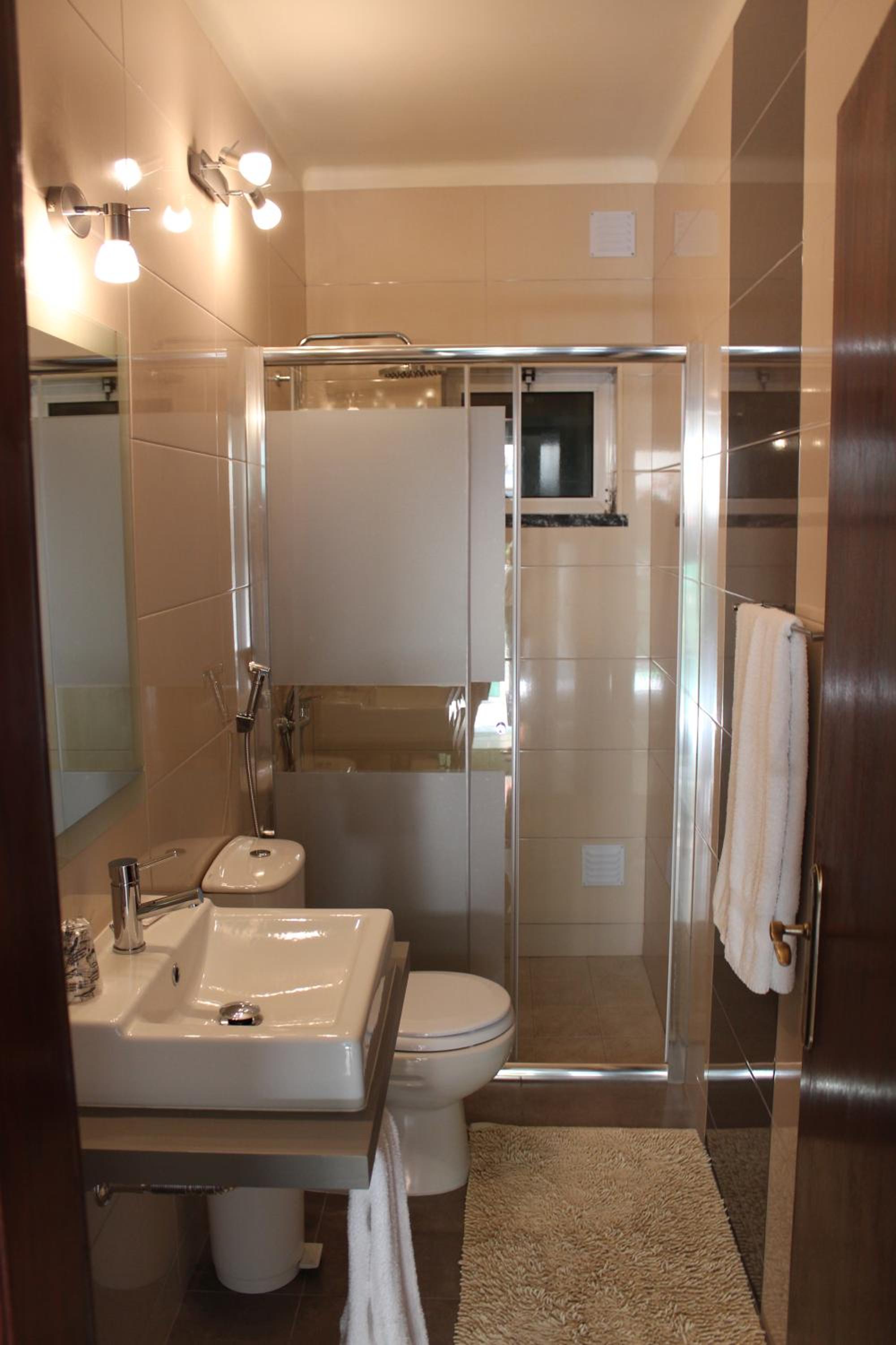 Double Room with Private Bathroom - Photo 9