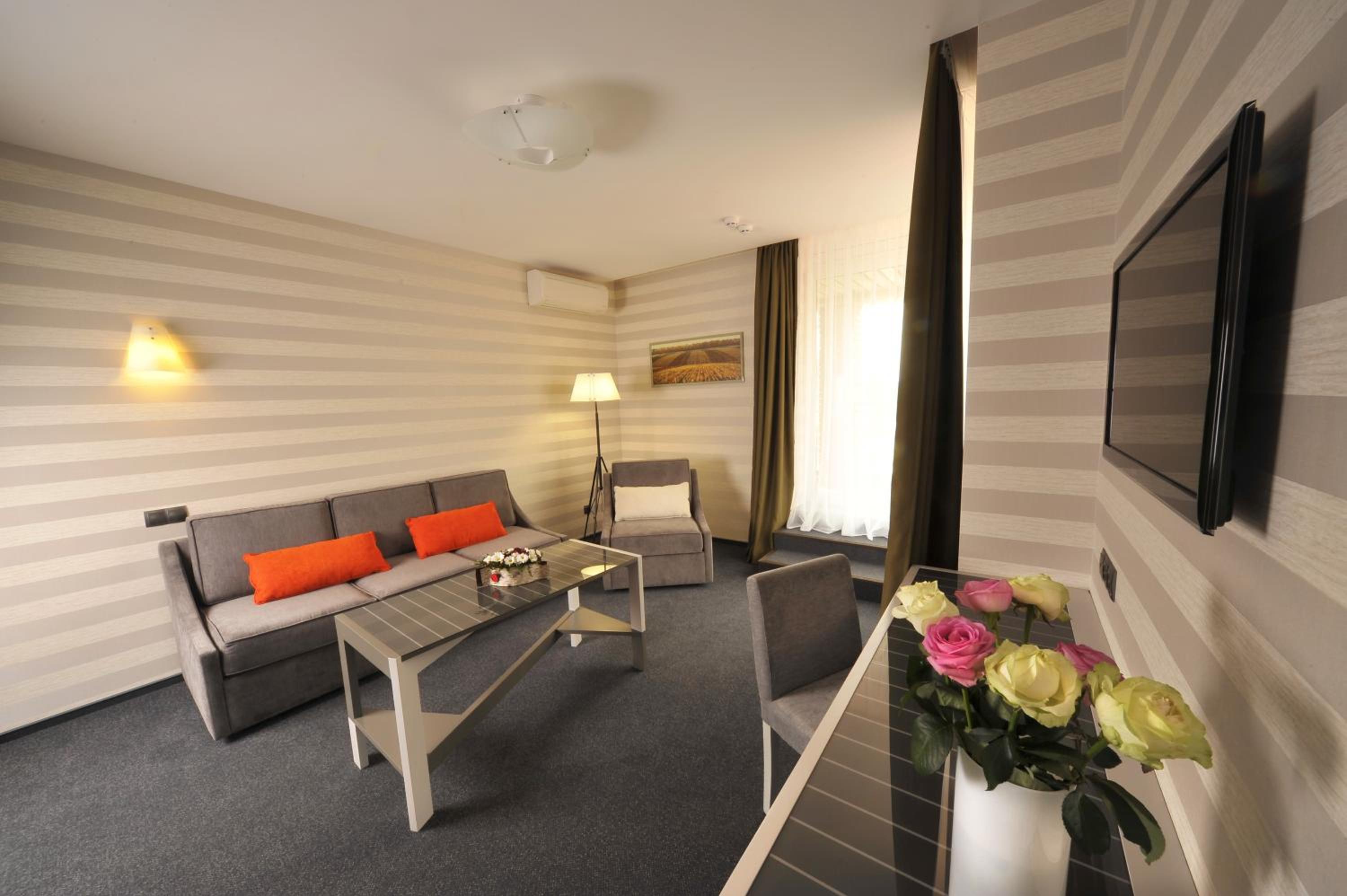 Deluxe Suite with Spa Bath