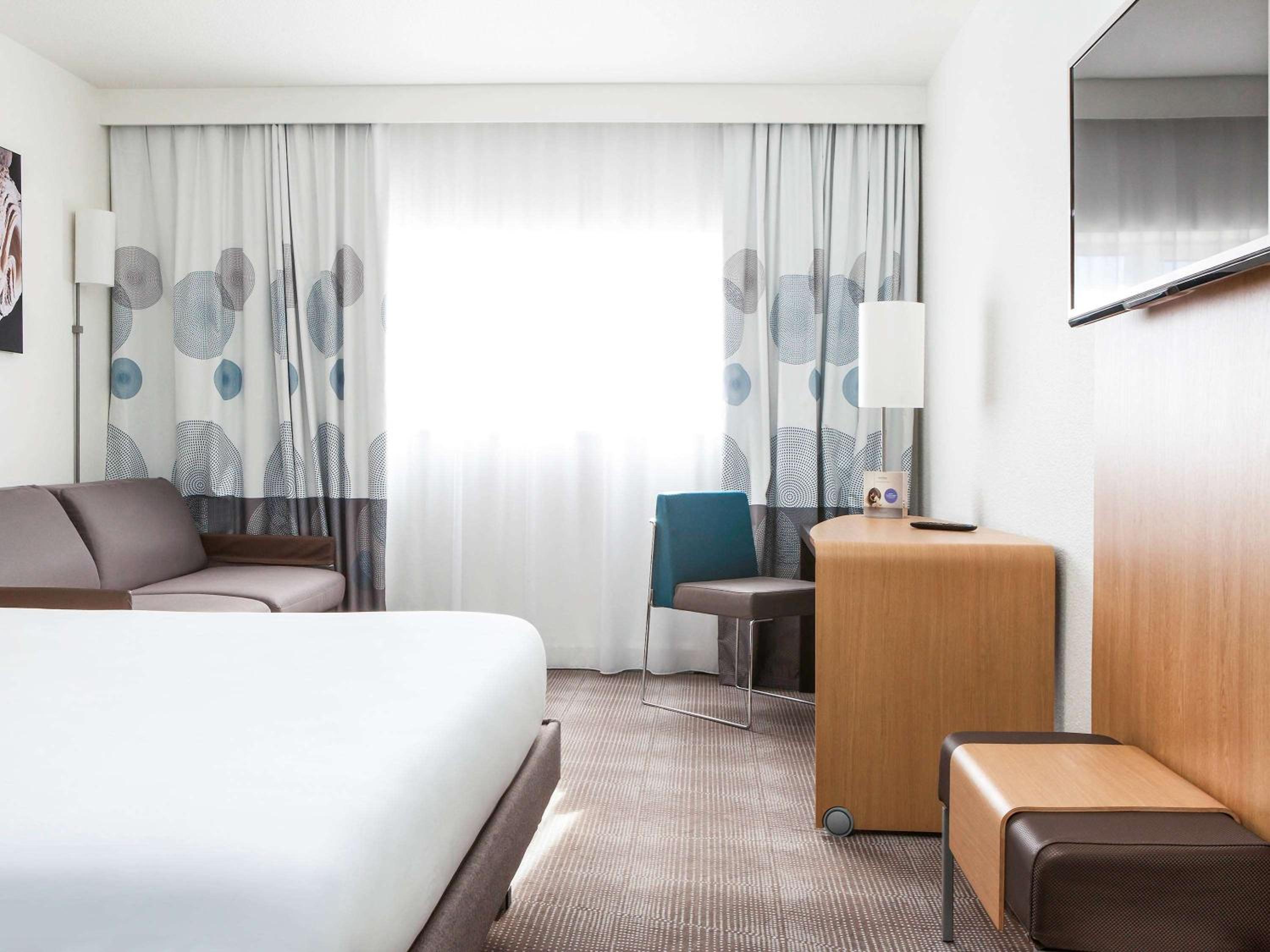Chambre Lit Queen-Size Supérieure avec 2 Canapés