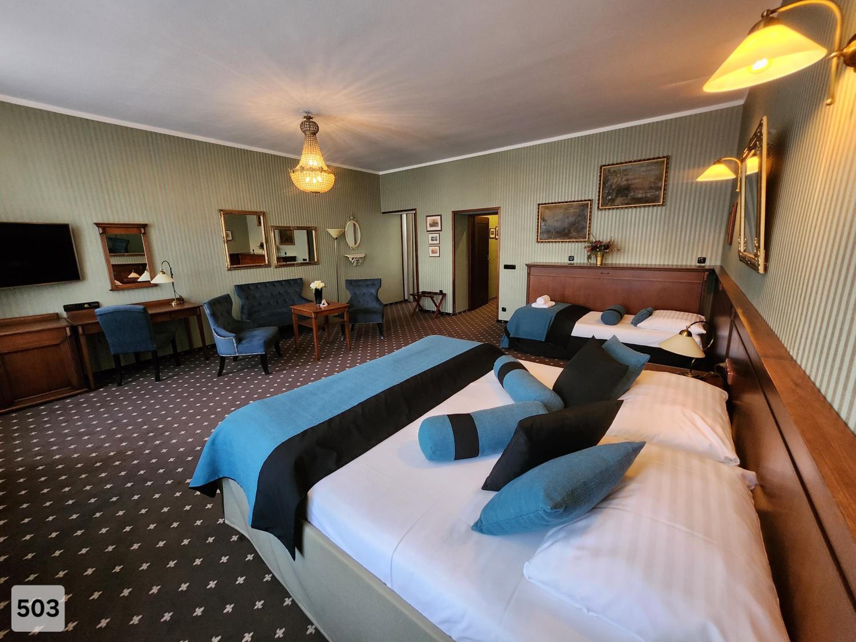 Deluxe Family Room