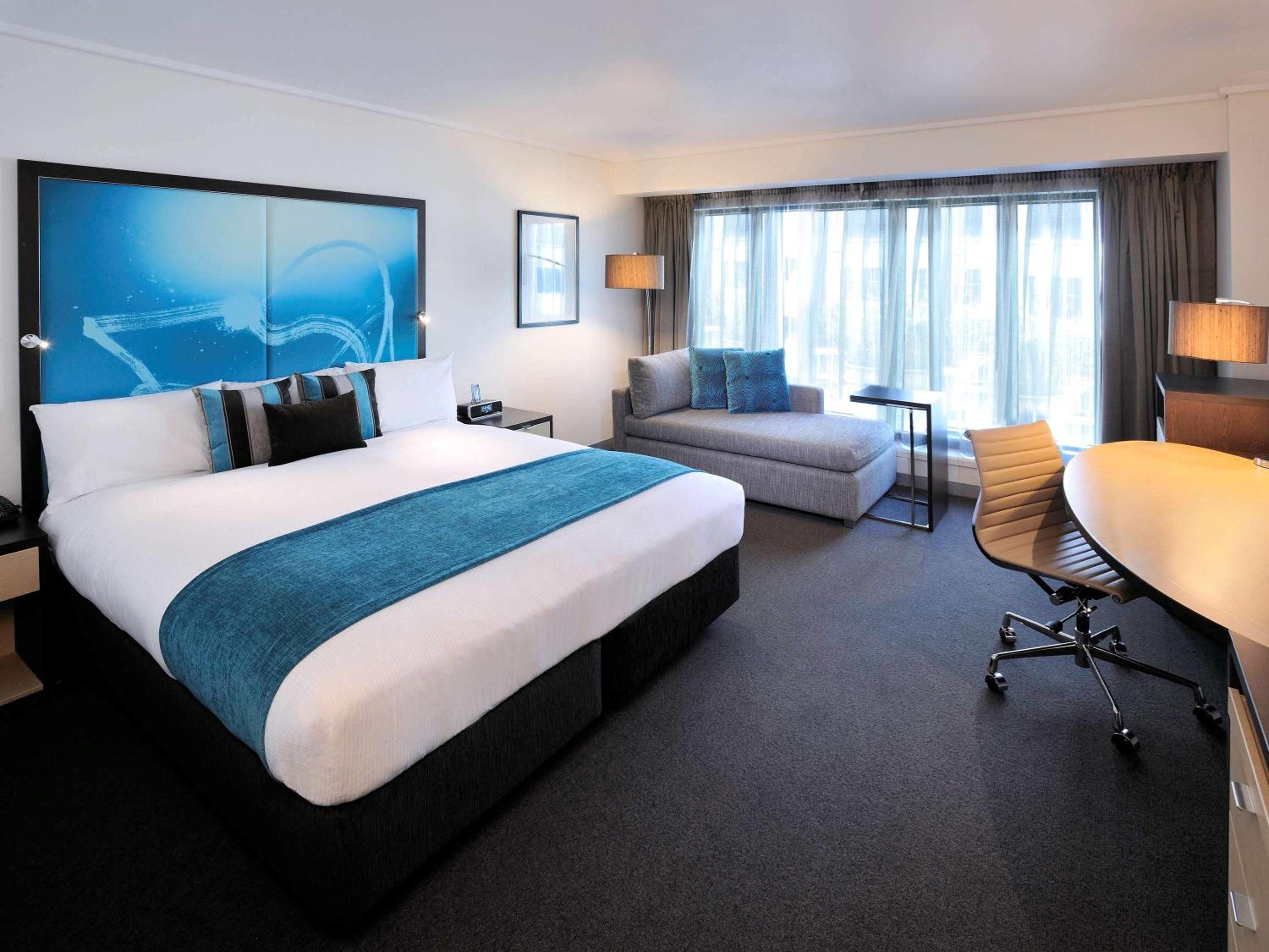 Deluxe Room with King Bed - Photo 7