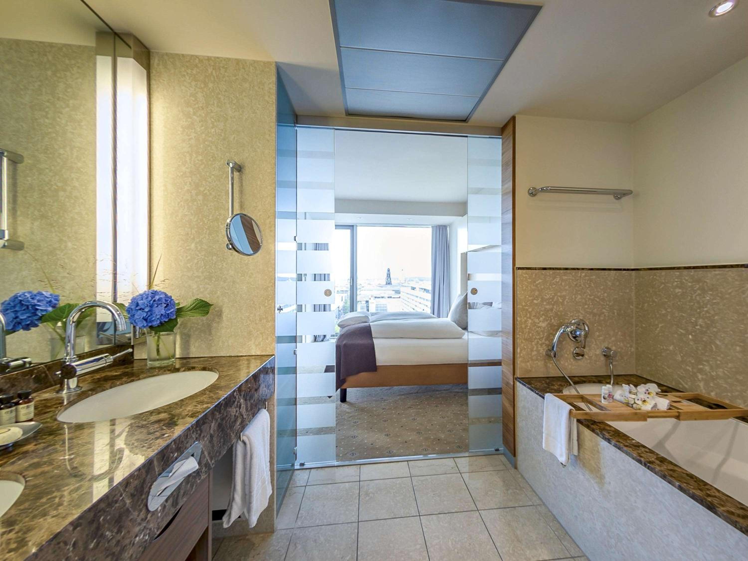 Junior Suite with View photo 2