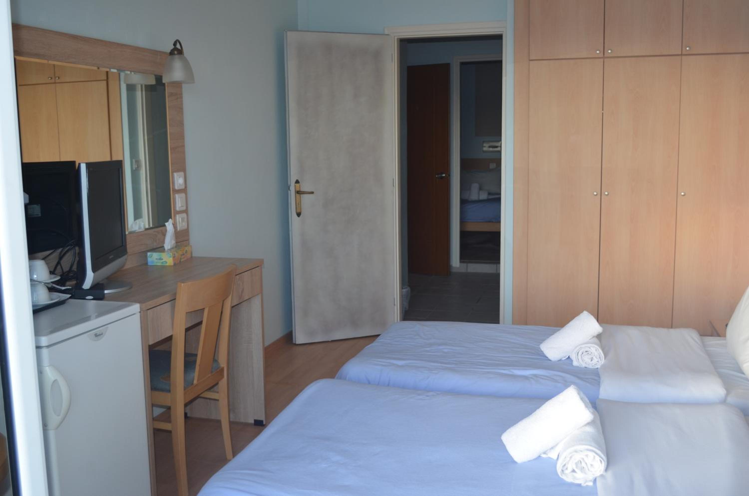 Family Room with Garden or Sea View - Photo 3
