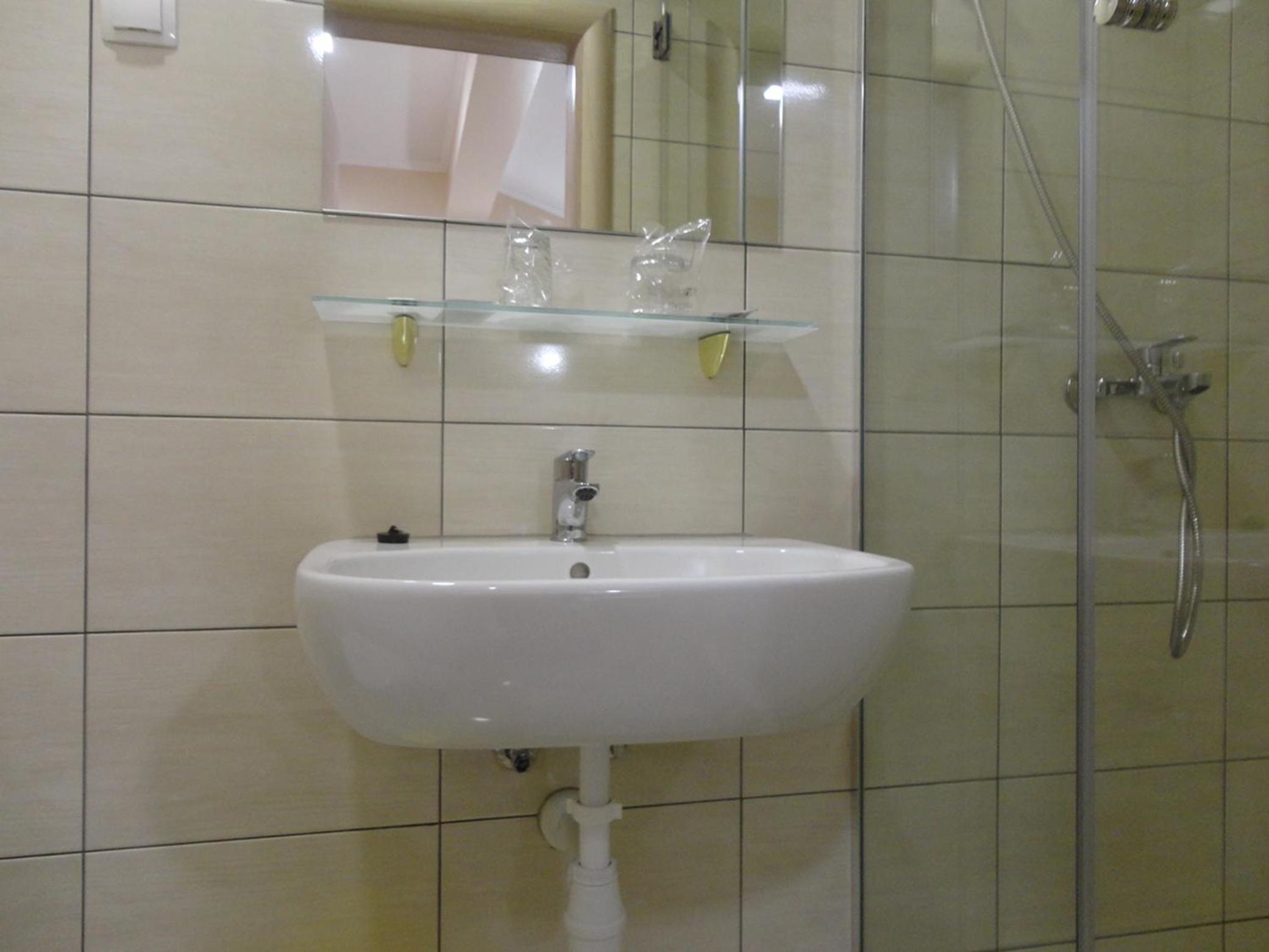 Deluxe Double Room - Photo 9