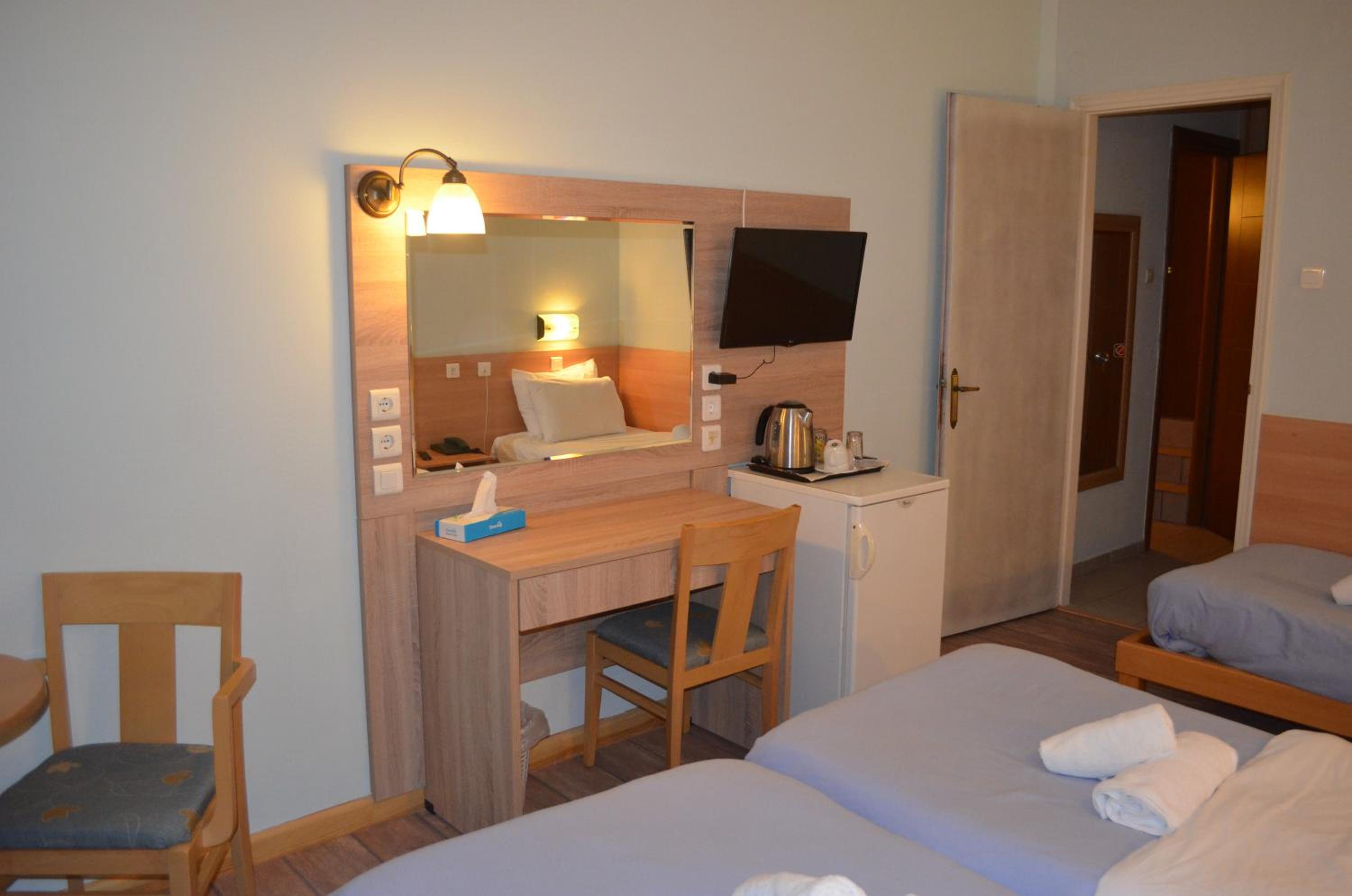 Triple Room with Garden or Sea View - Photo 3
