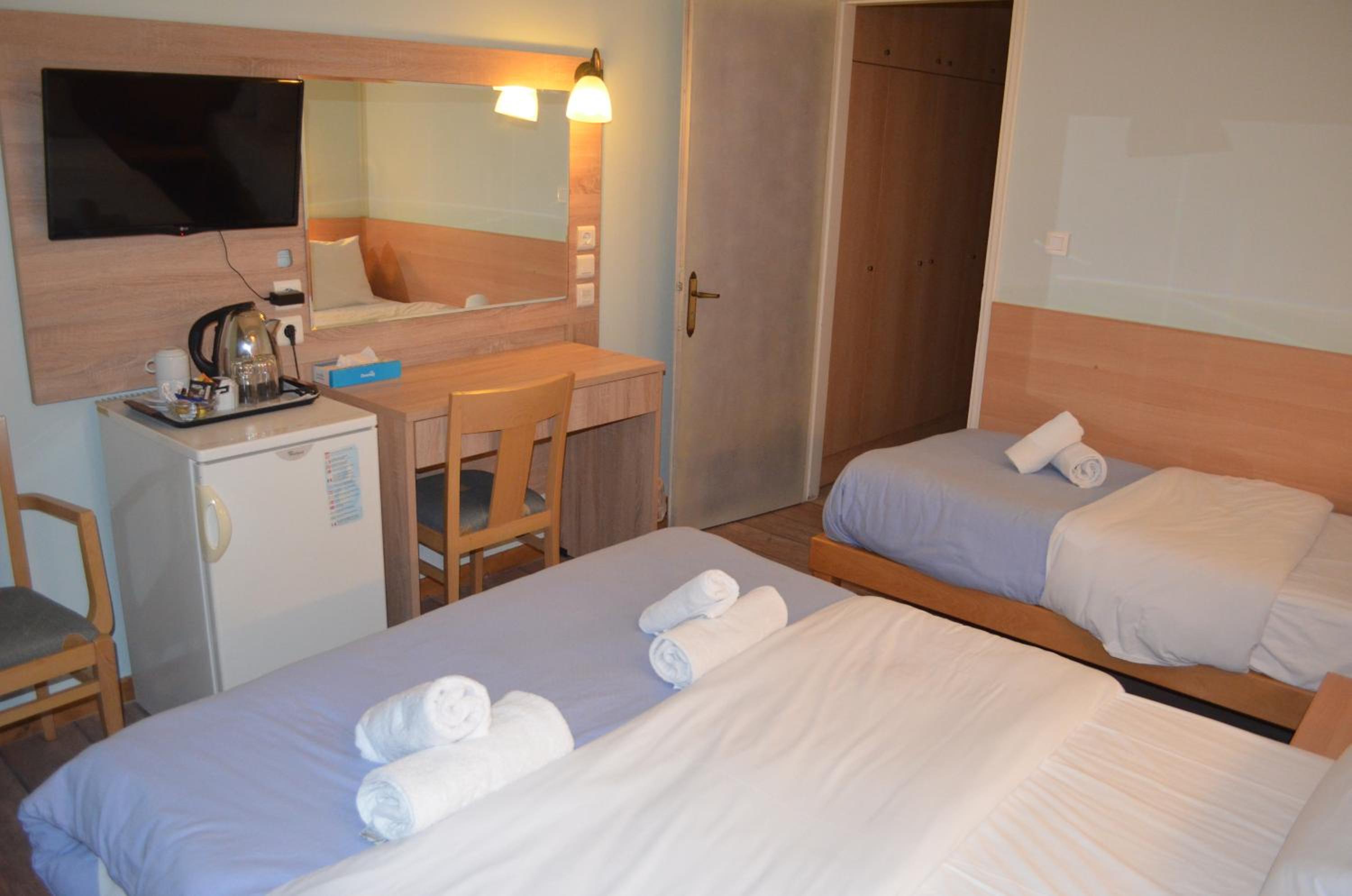 Triple Room with Garden or Sea View - Photo 2