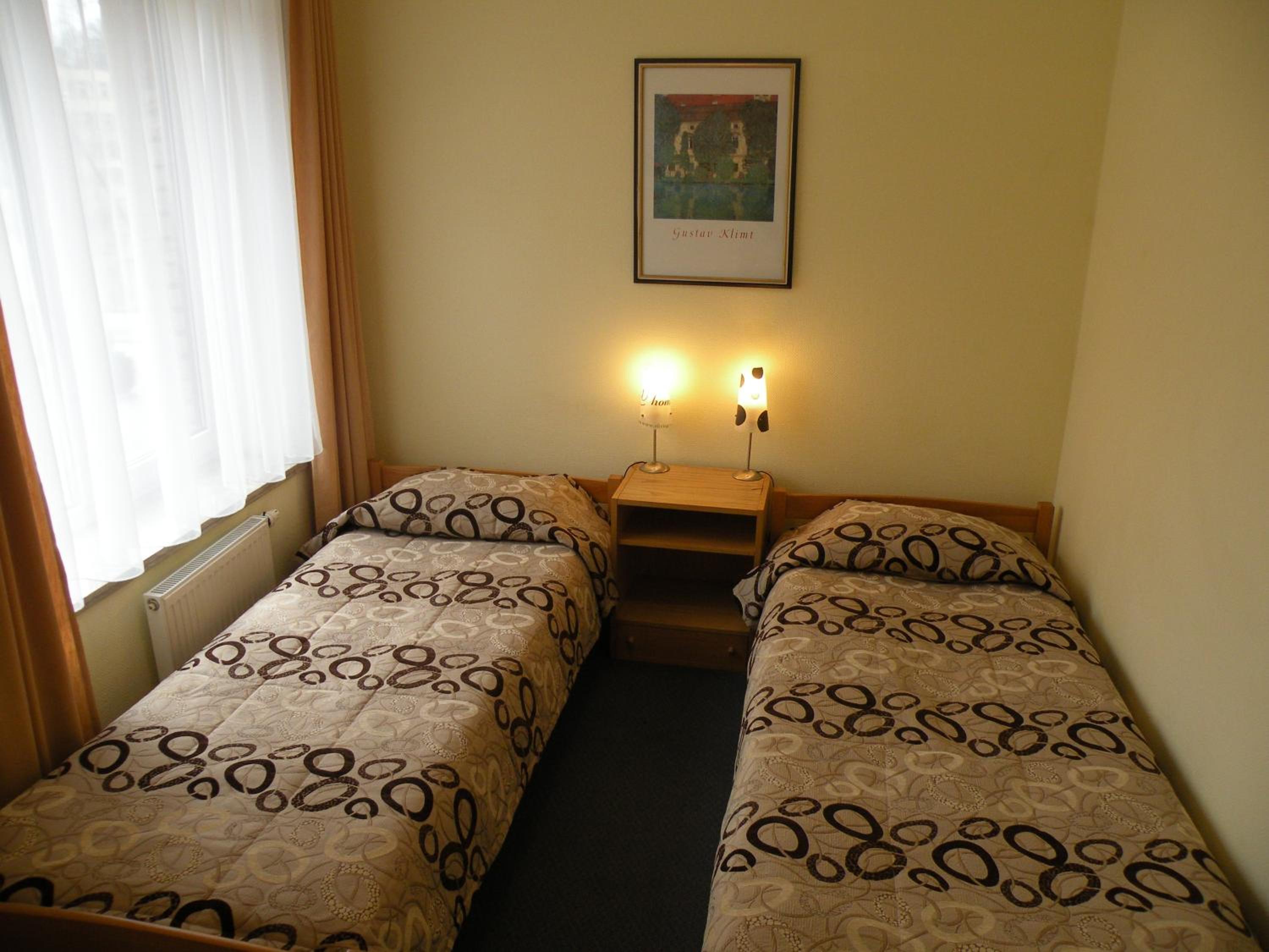 Economy Twin Room - Photo 6