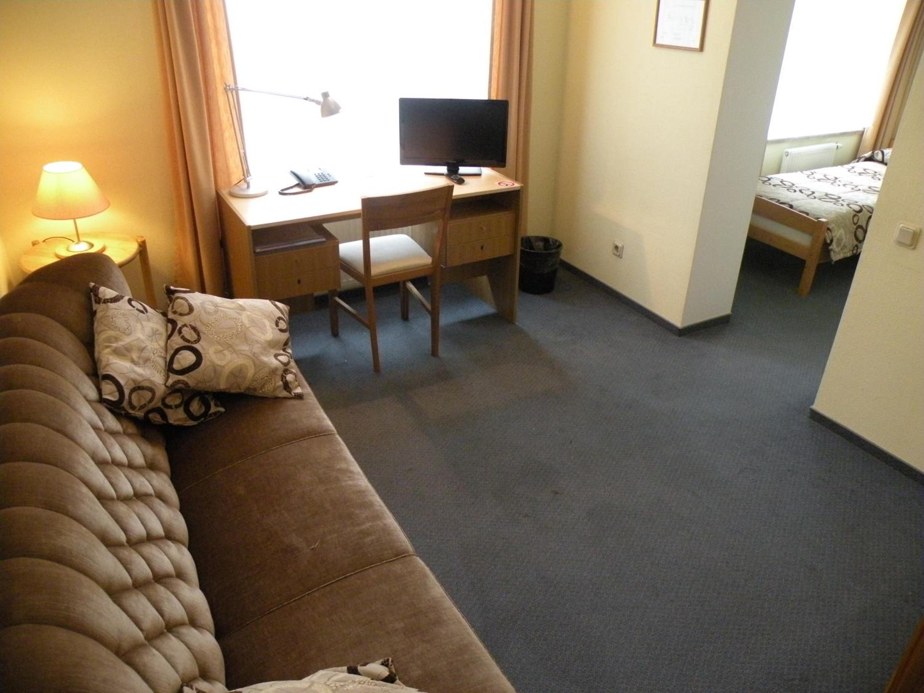 Standard Twin Room - Photo 6