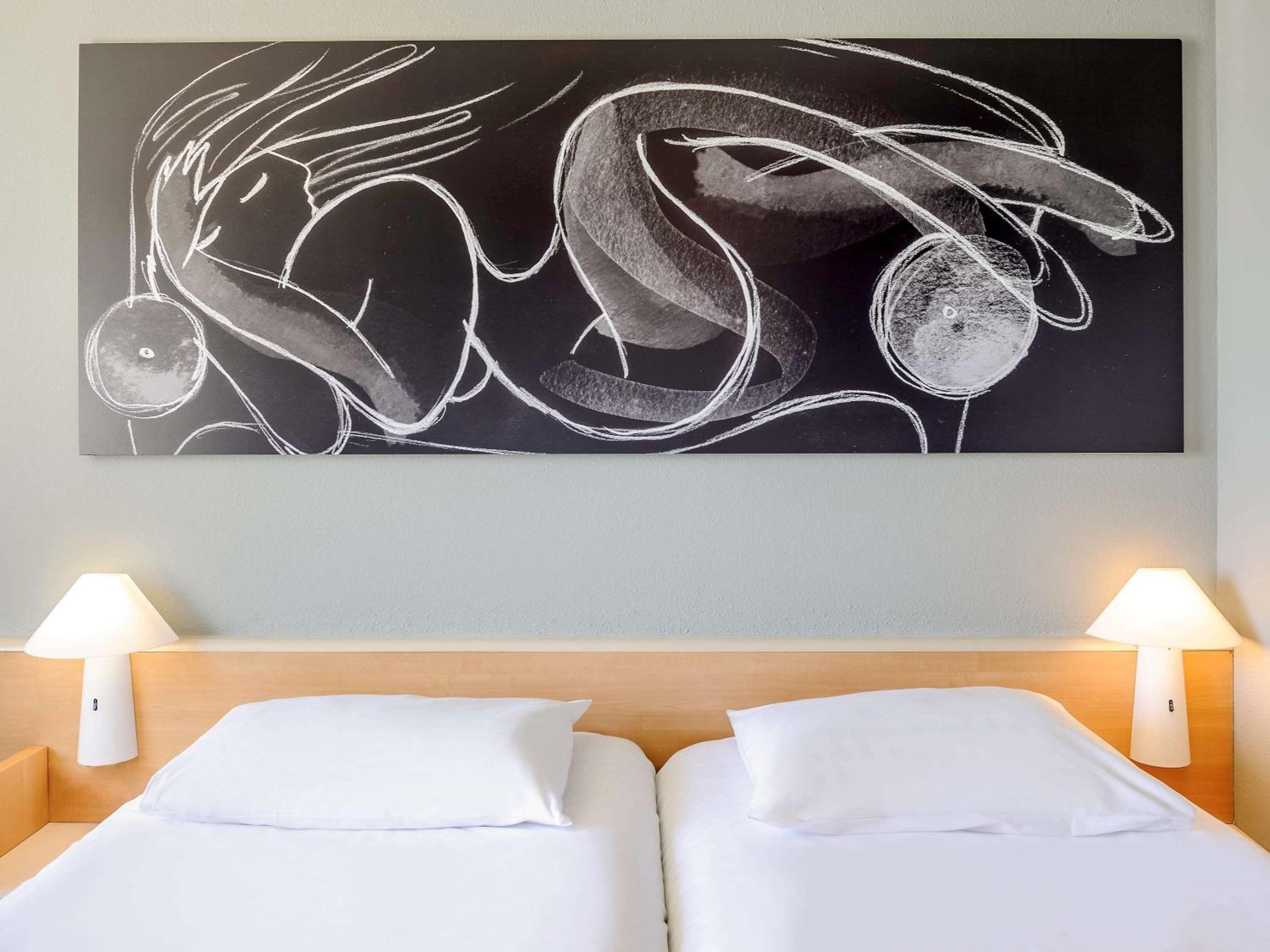 Twin Room - Photo 5