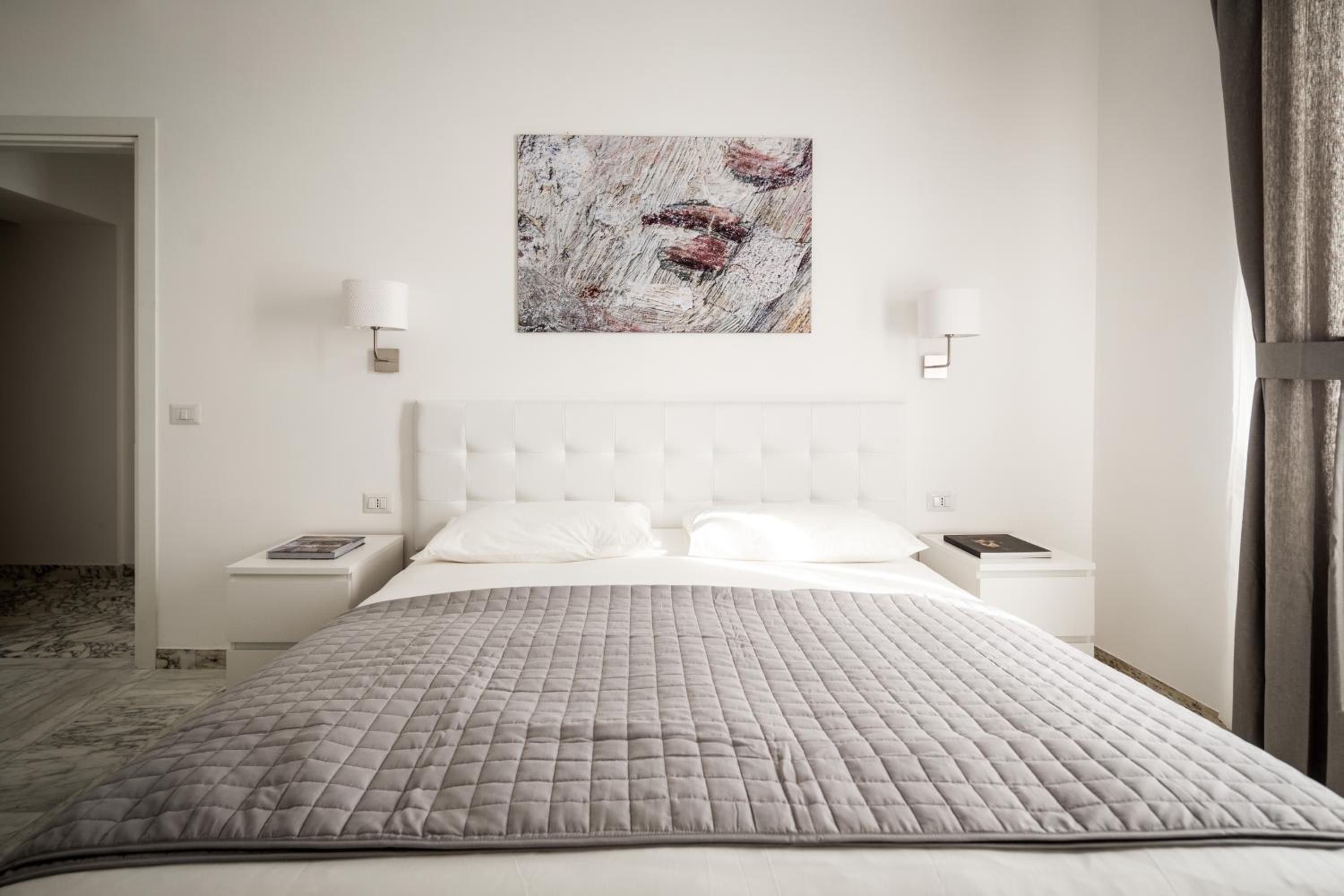 Double or Twin Room with City View photo 3
