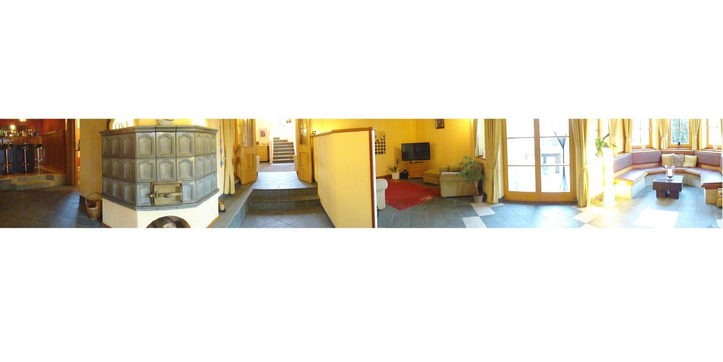 Five-Bedroom House photo 1