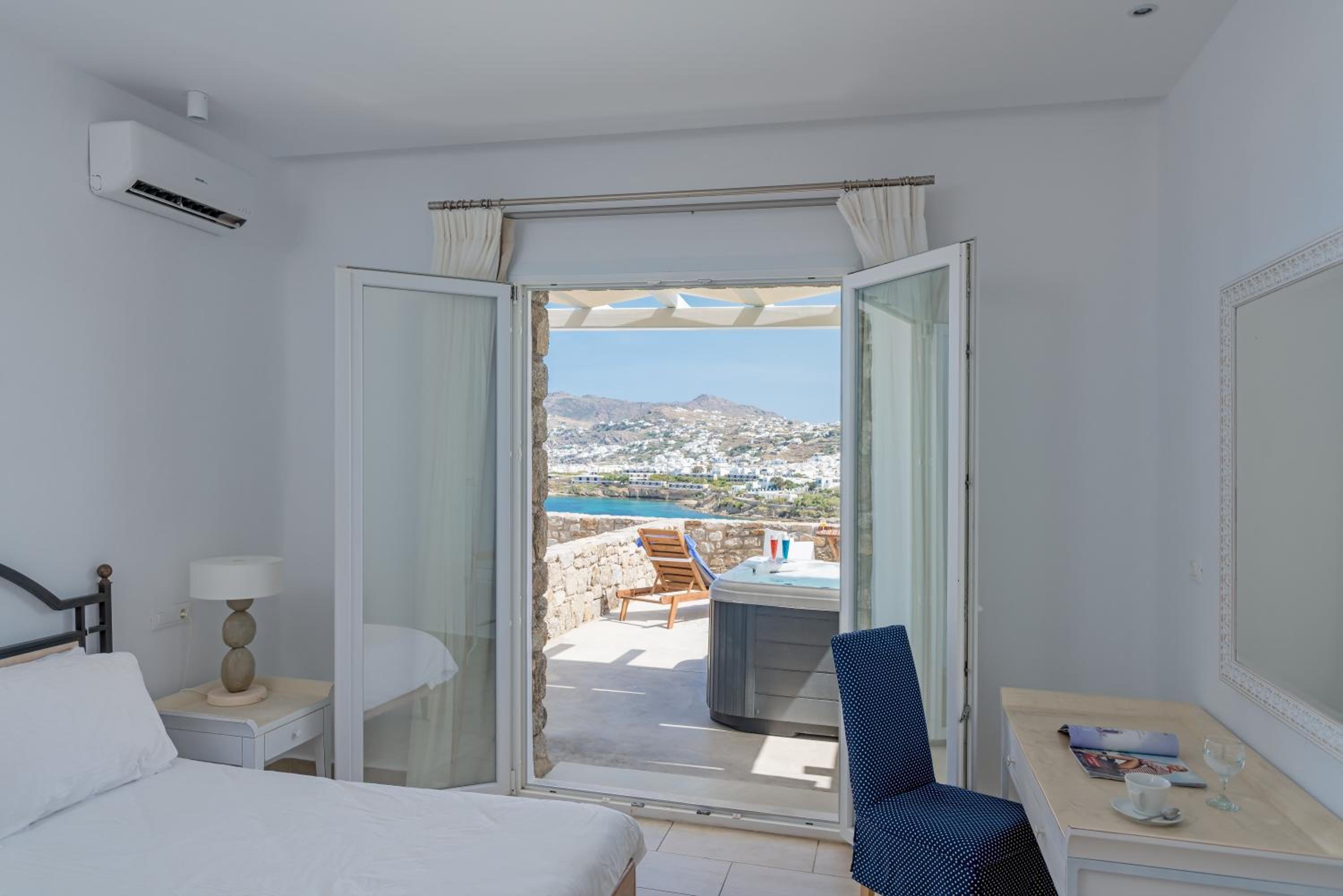 Residence Sea View with Jetted Tub