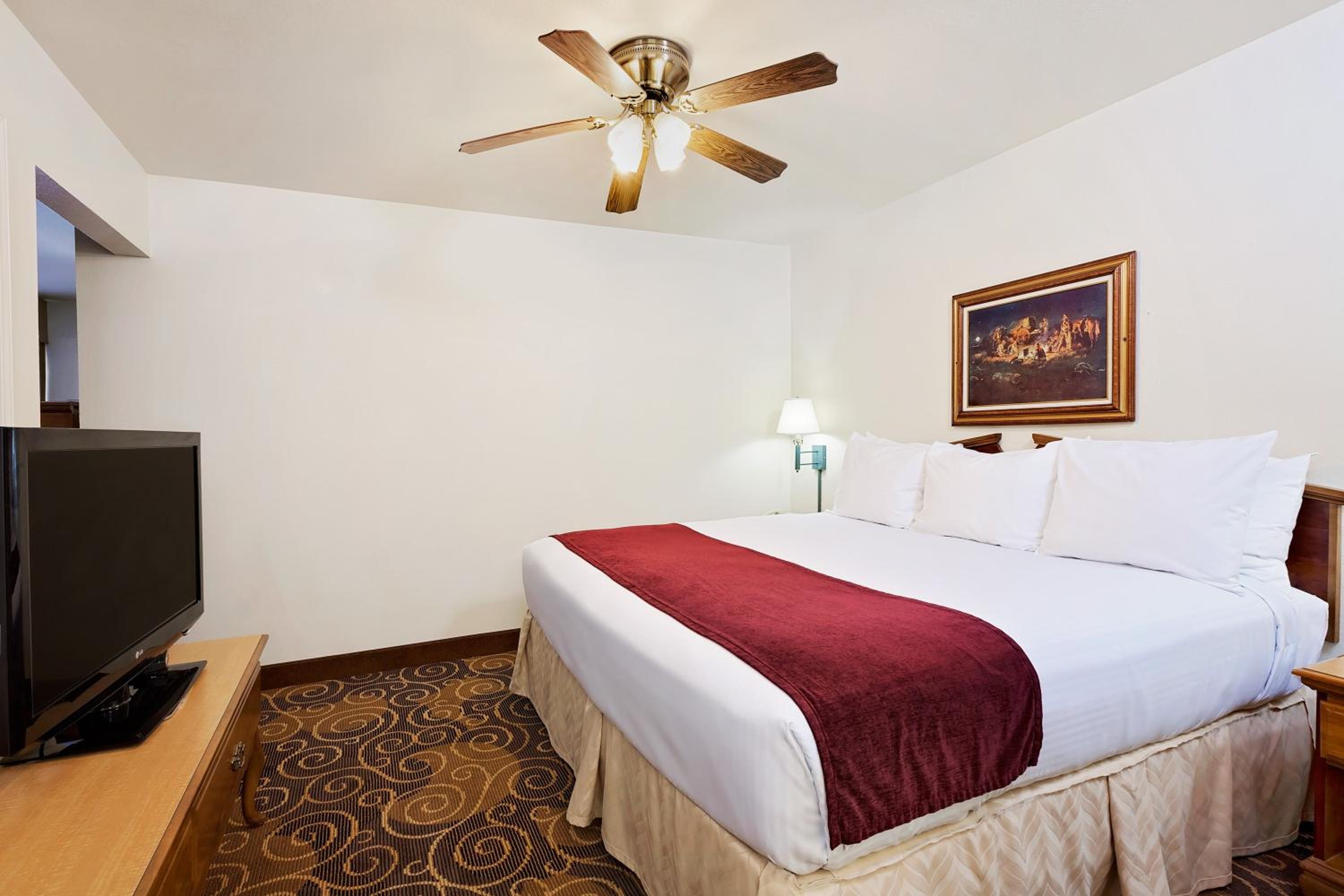 King Room - Non-Smoking - Photo 4