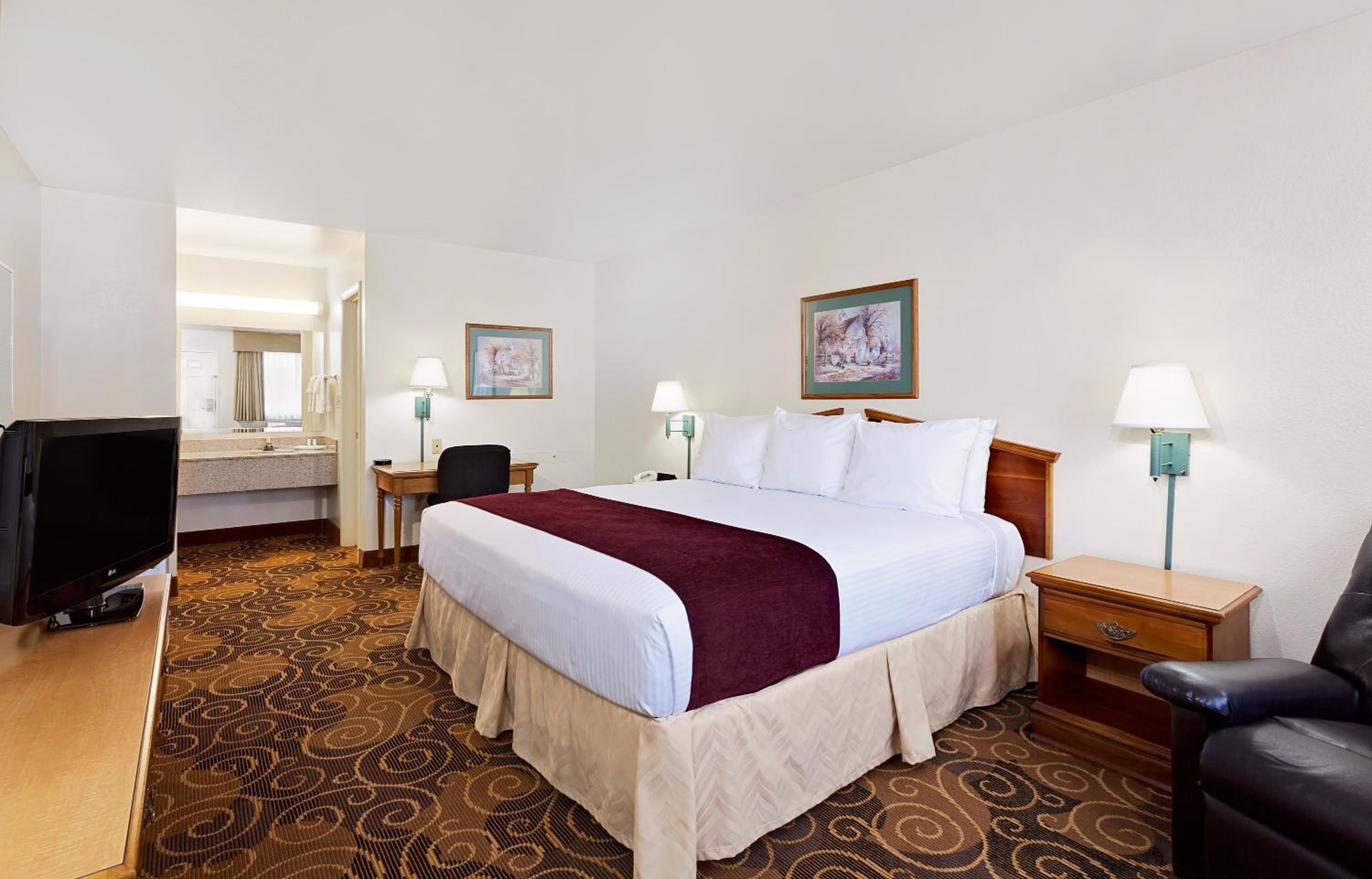 King Room - Non-Smoking - Photo 1