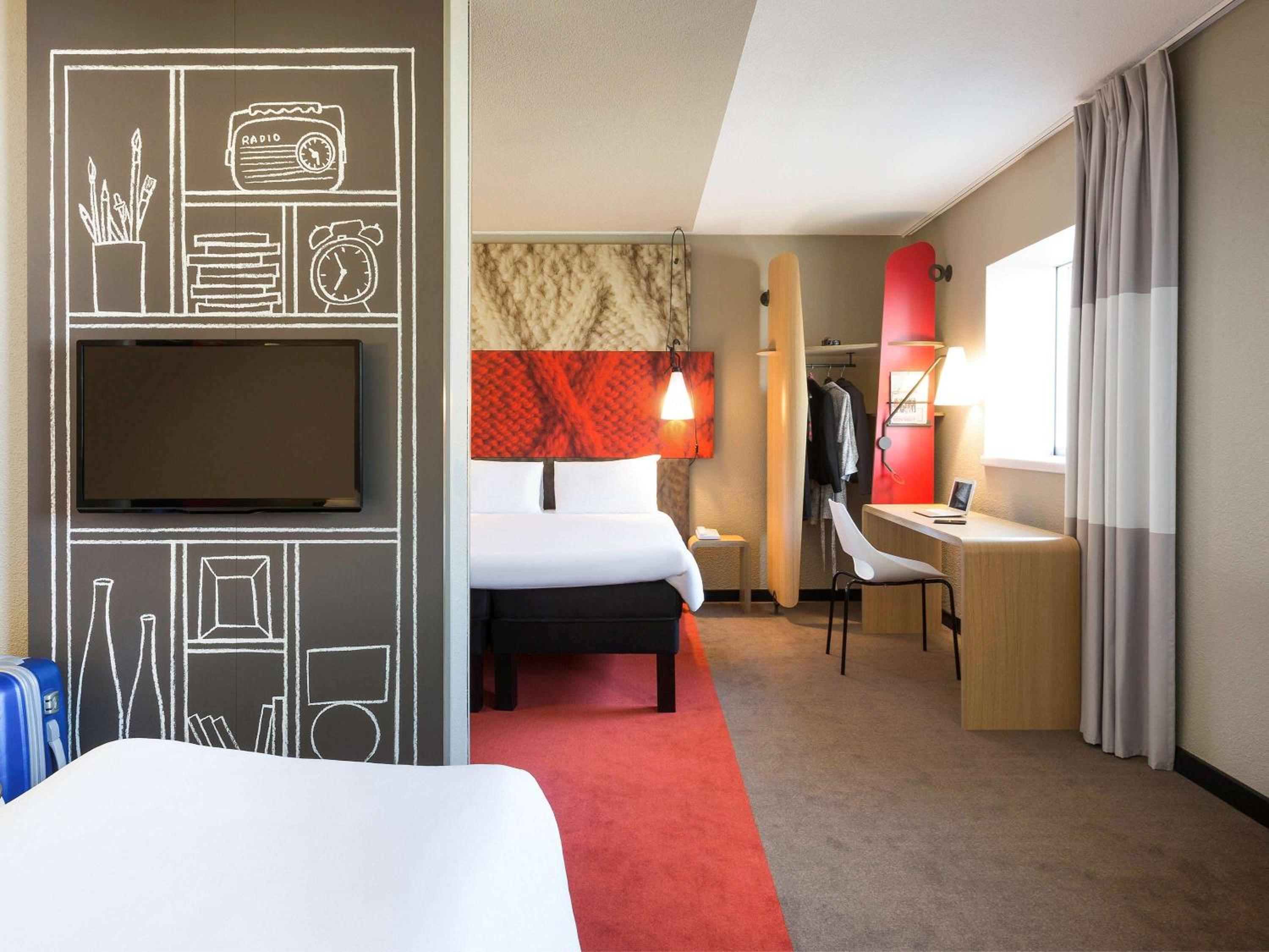 Standard Room with 1 Double Bed and 2 Single Beds photo 2