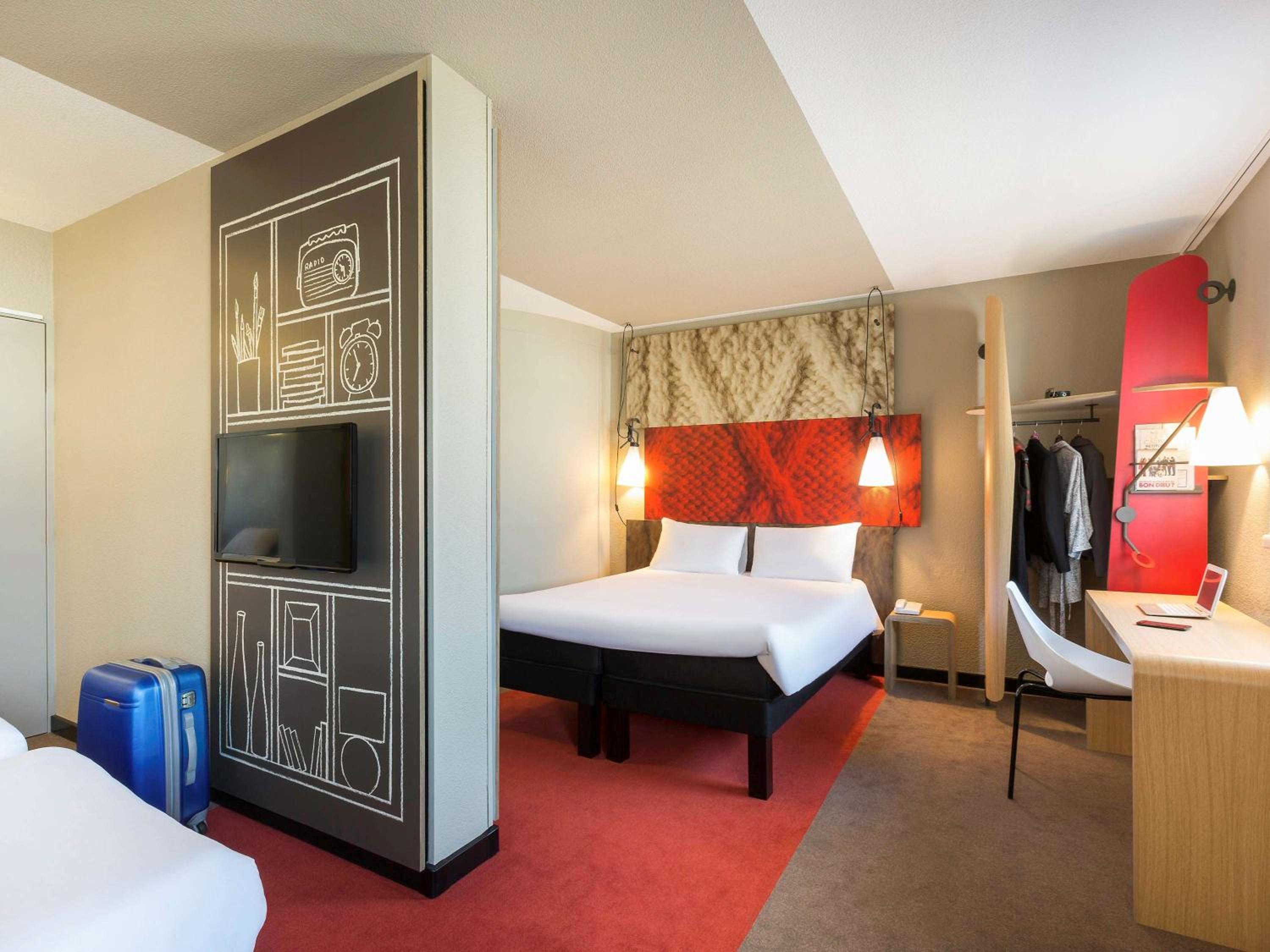 Standard Room with 1 Double Bed and 2 Single Beds photo 3