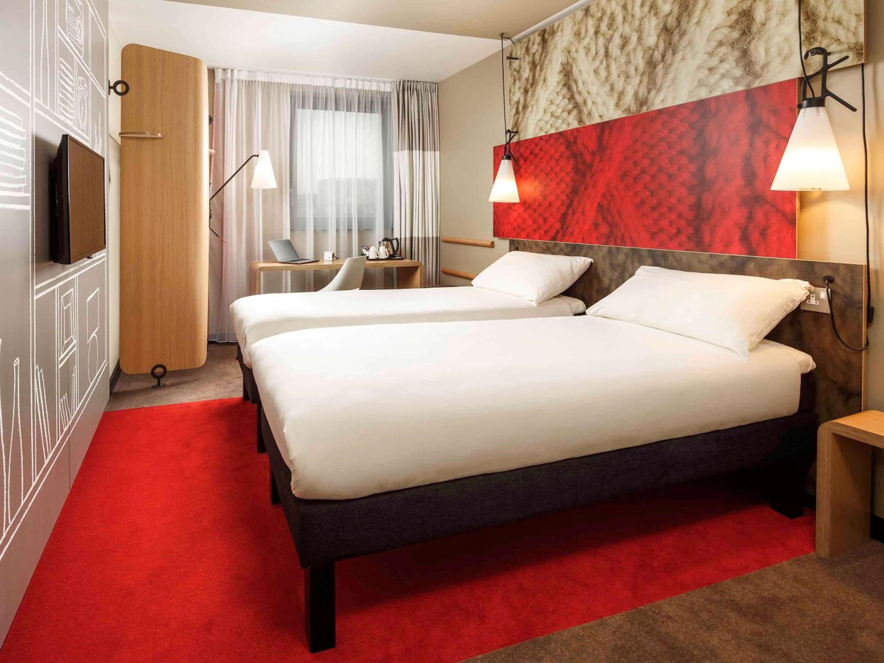 Accessible Twin Room photo 1