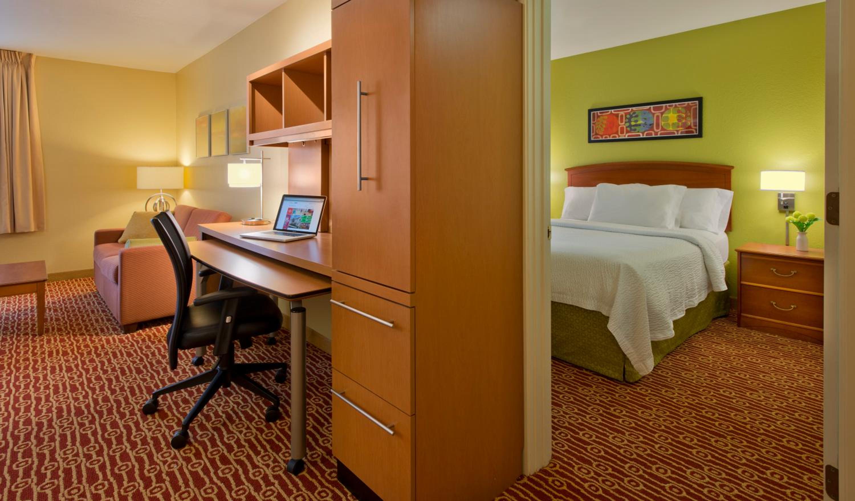 One-Bedroom Suite with Two Queen Beds - Non-Smoking - Photo 3