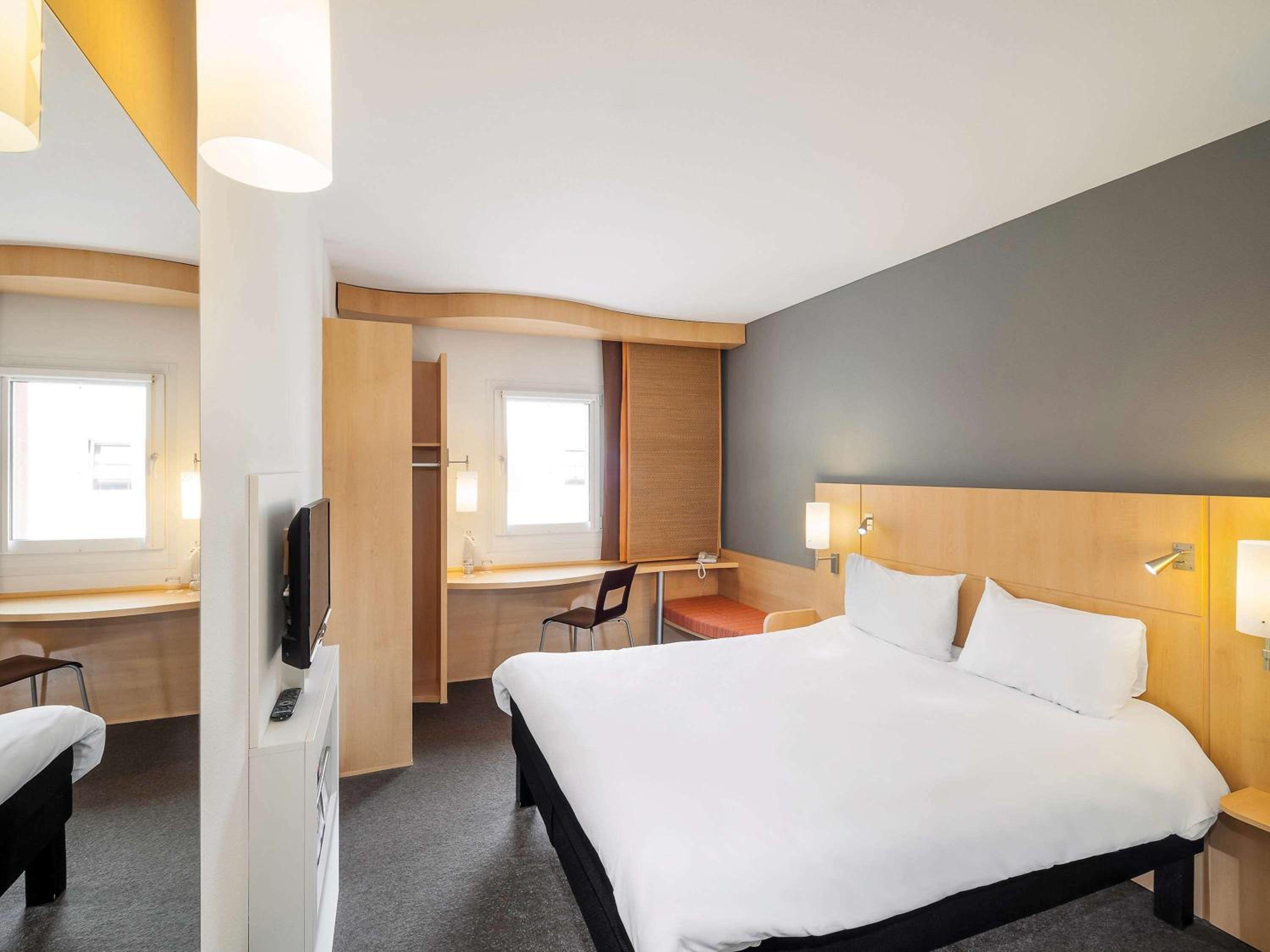 Room with 1 double bed - Photo 1