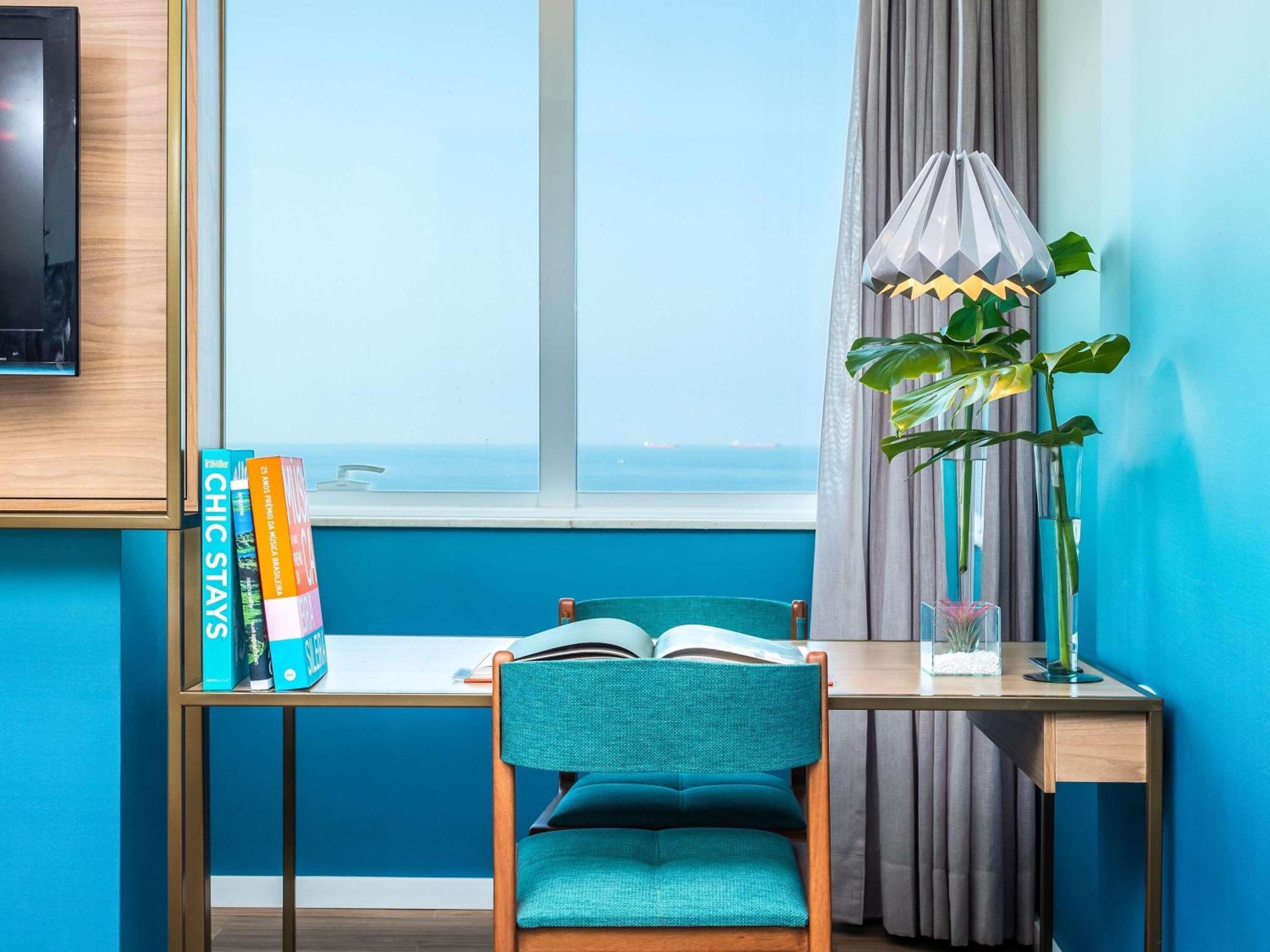 Deluxe Room with Sea View thumbnail 6