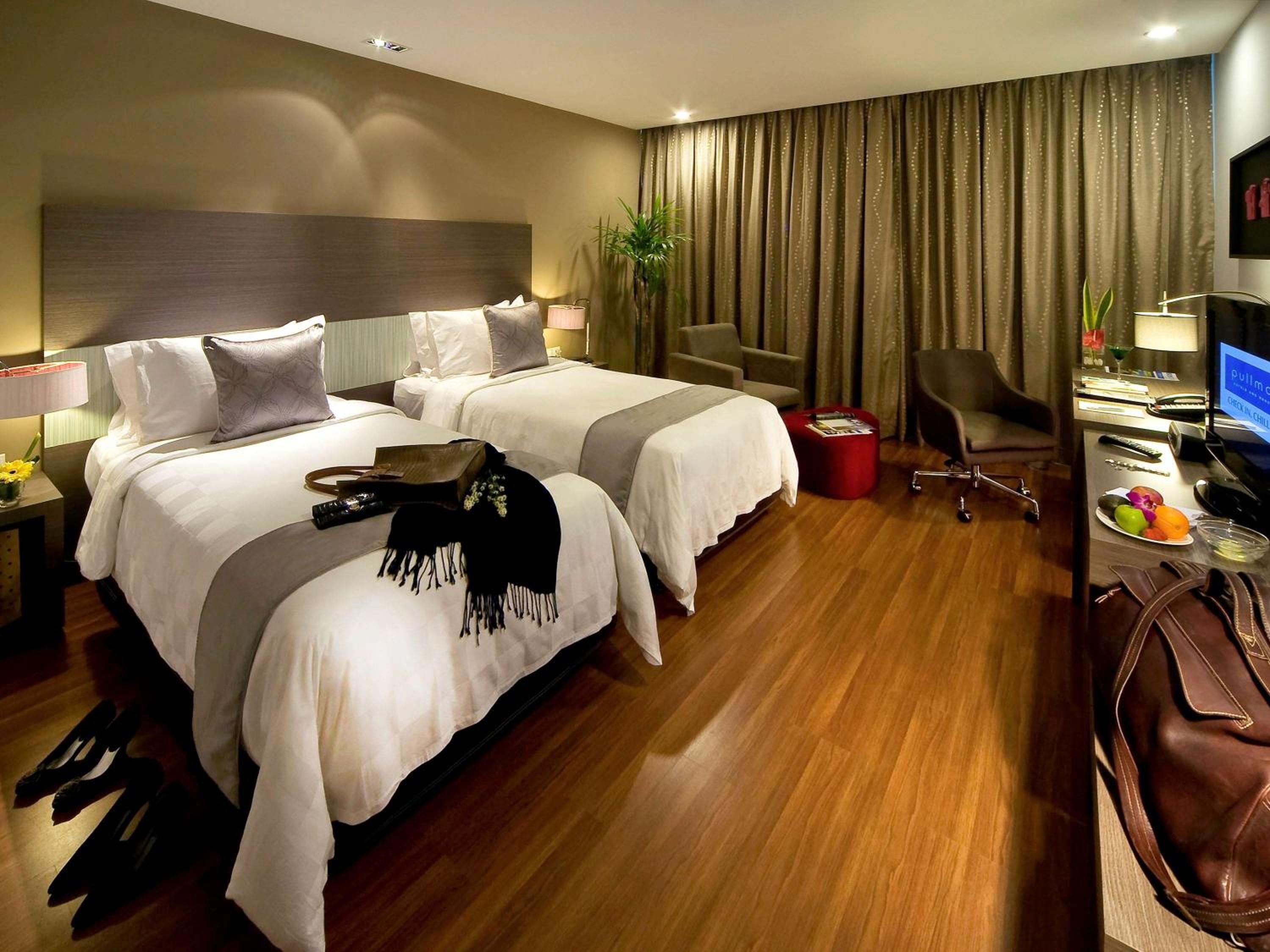 Deluxe Executive Twin Room with Two Single Beds, City View and Lounge Access - Photo 3