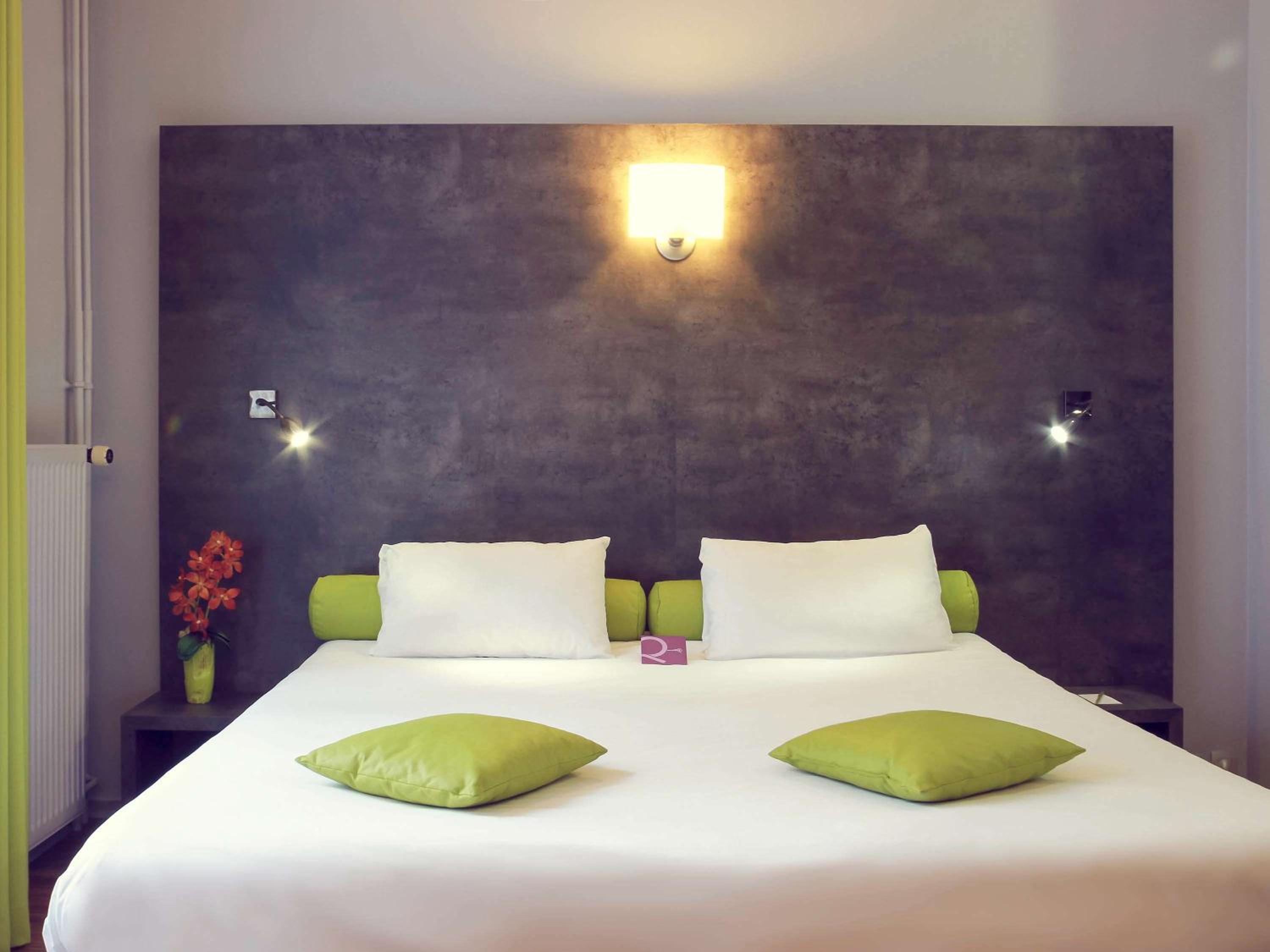 Superior Double Room - Street Side - Photo 1