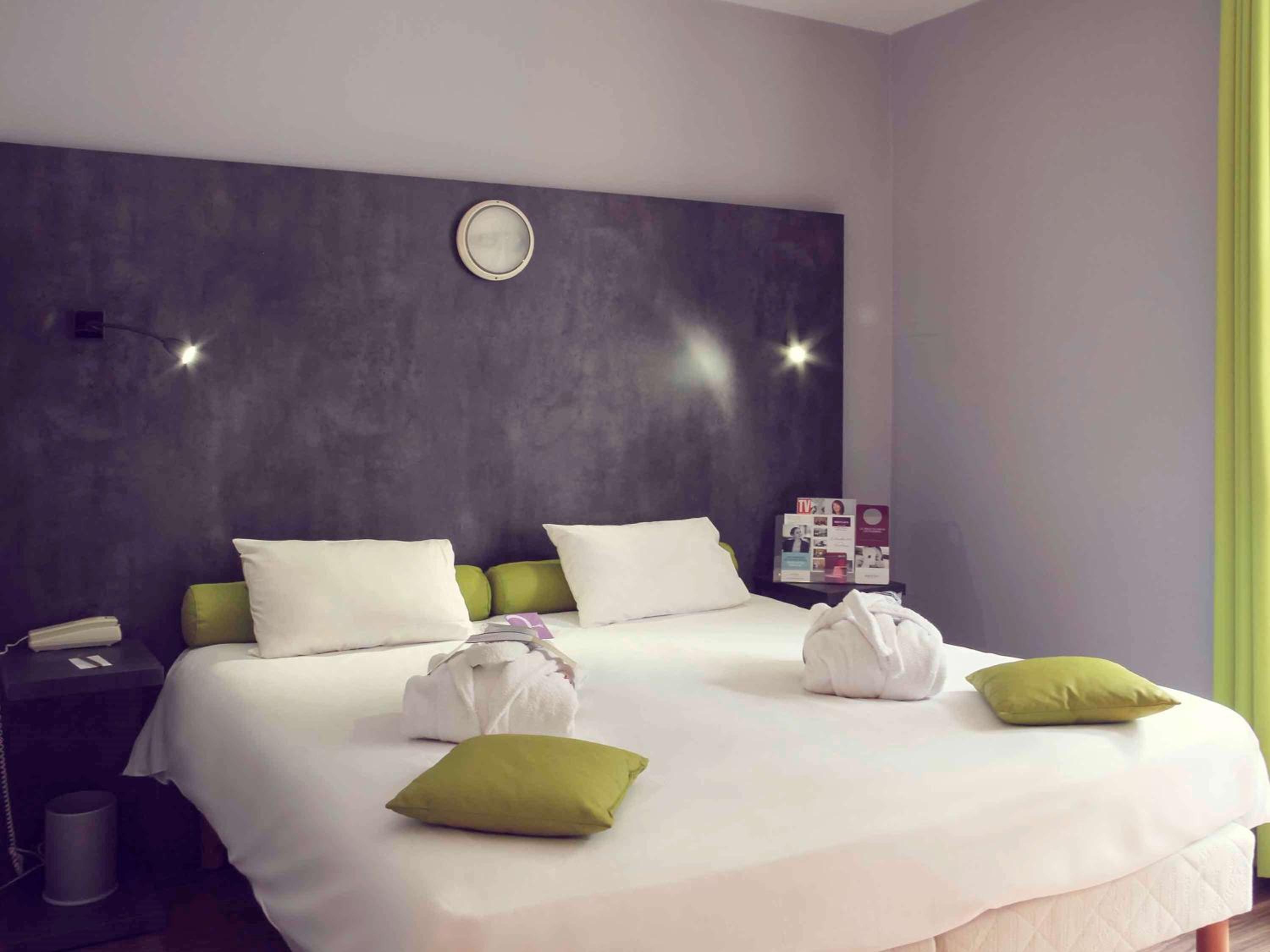 Superior Double Room - Street Side - Photo 6