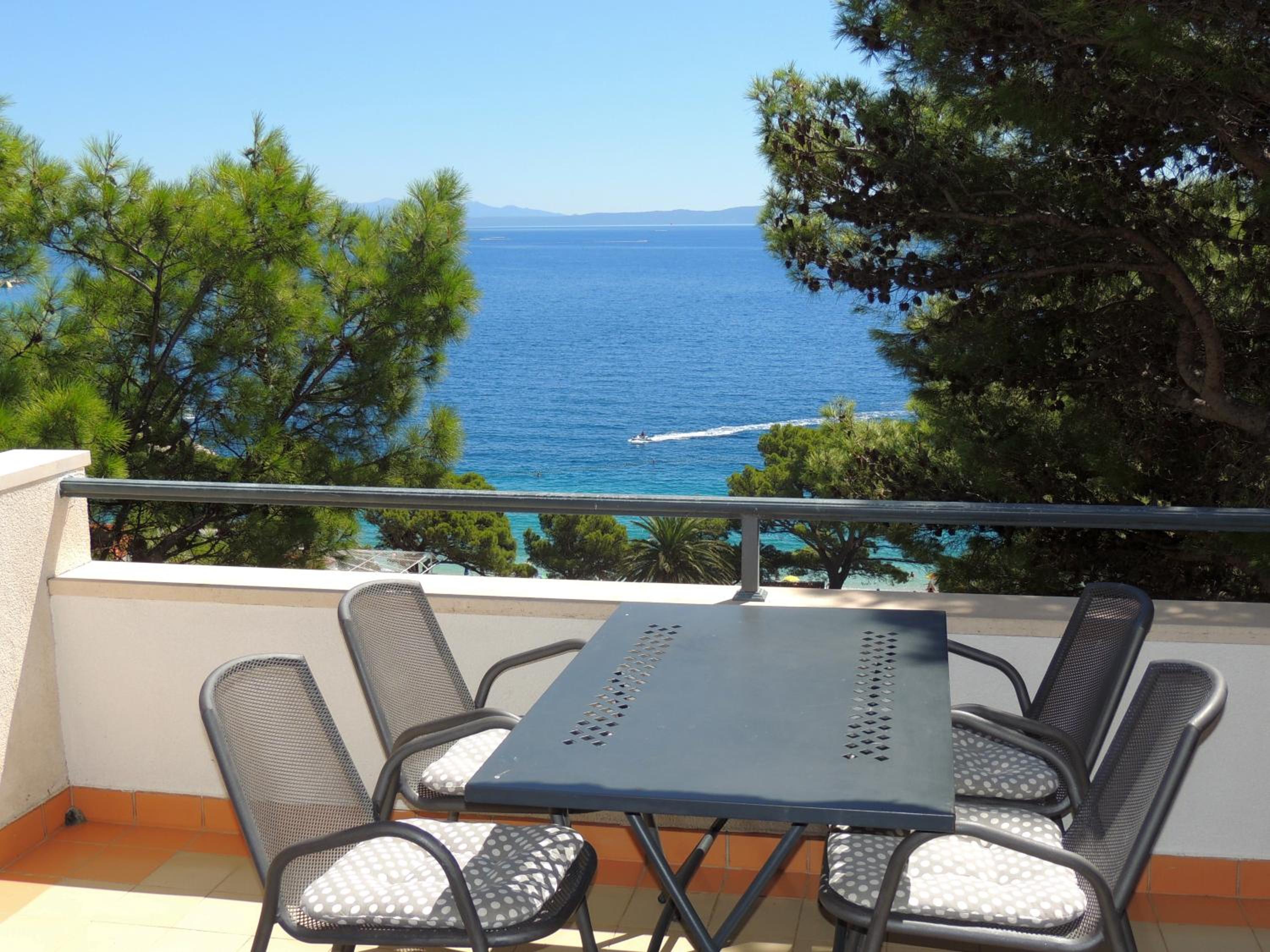 One-Bedroom Apartment with Sea and Harbor View photo 3