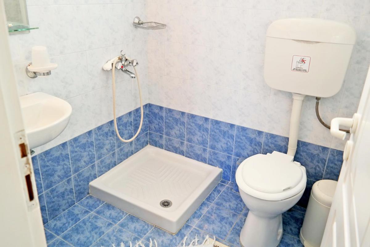 Studio (3 Adults) photo 2