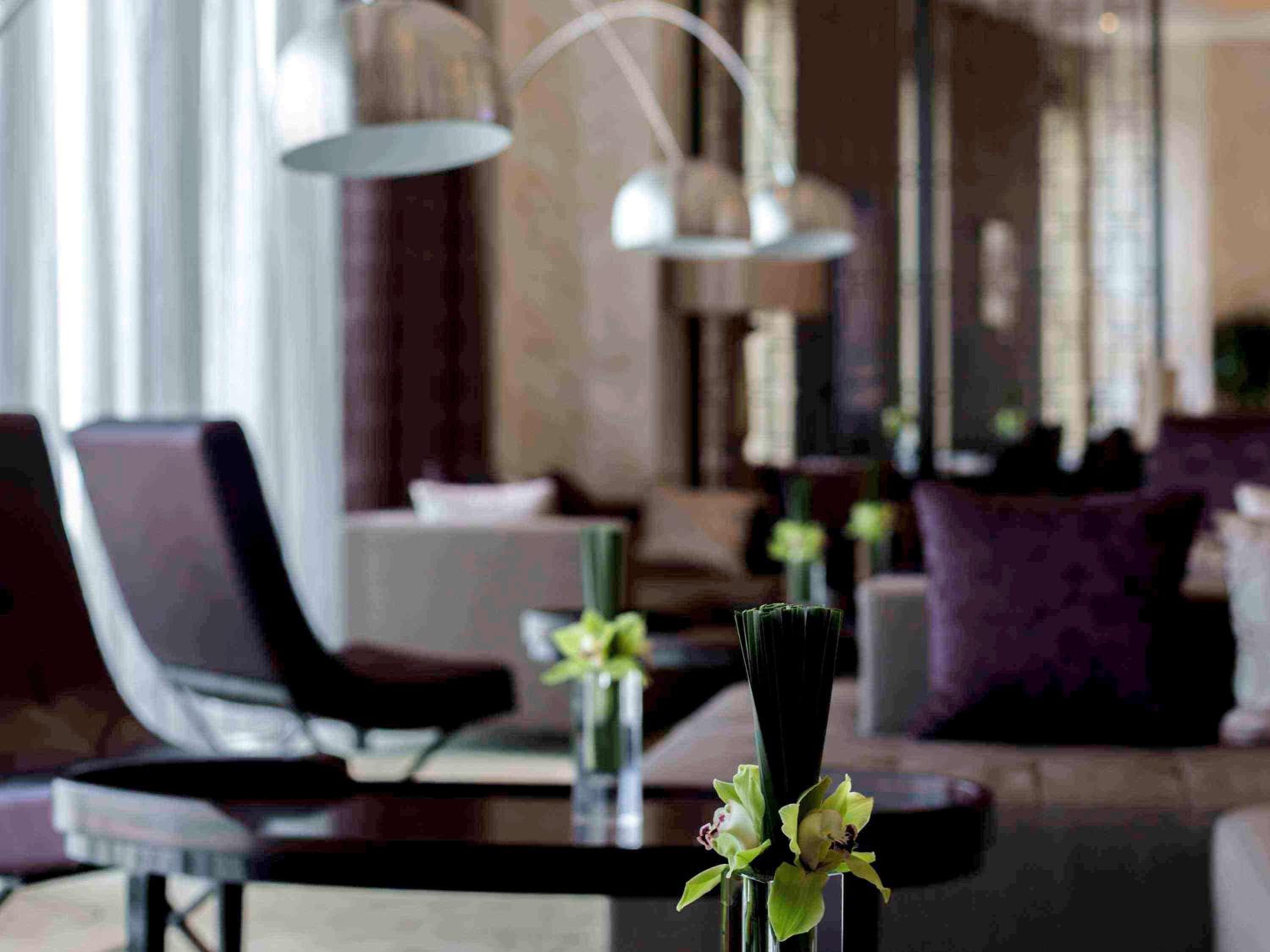 Deluxe Executive Room with One King Bed and Lounge Access - High Floor photo 3