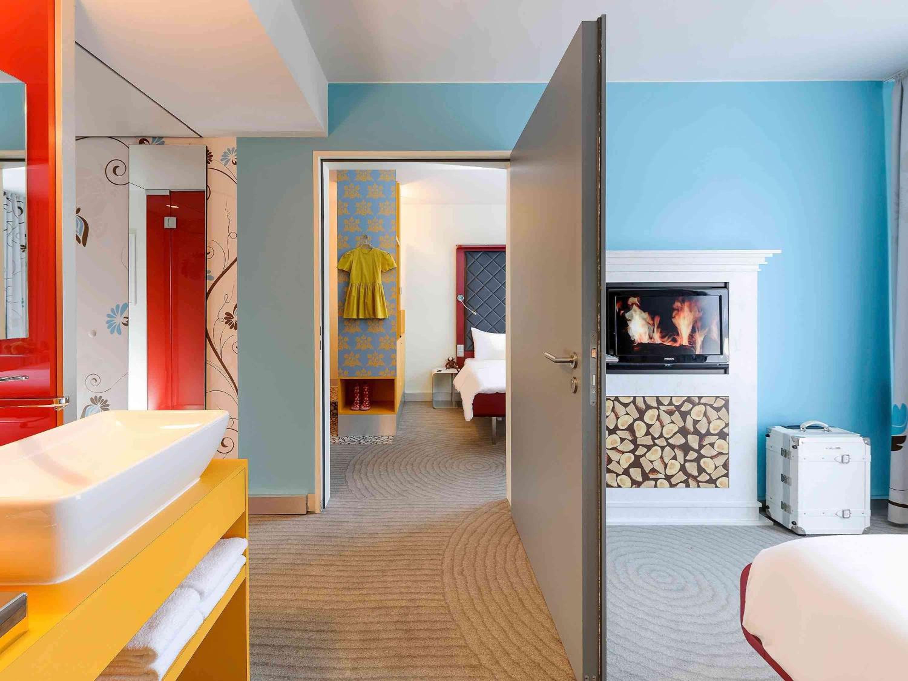 Family Suite - Two Connecting Rooms - Photo 8