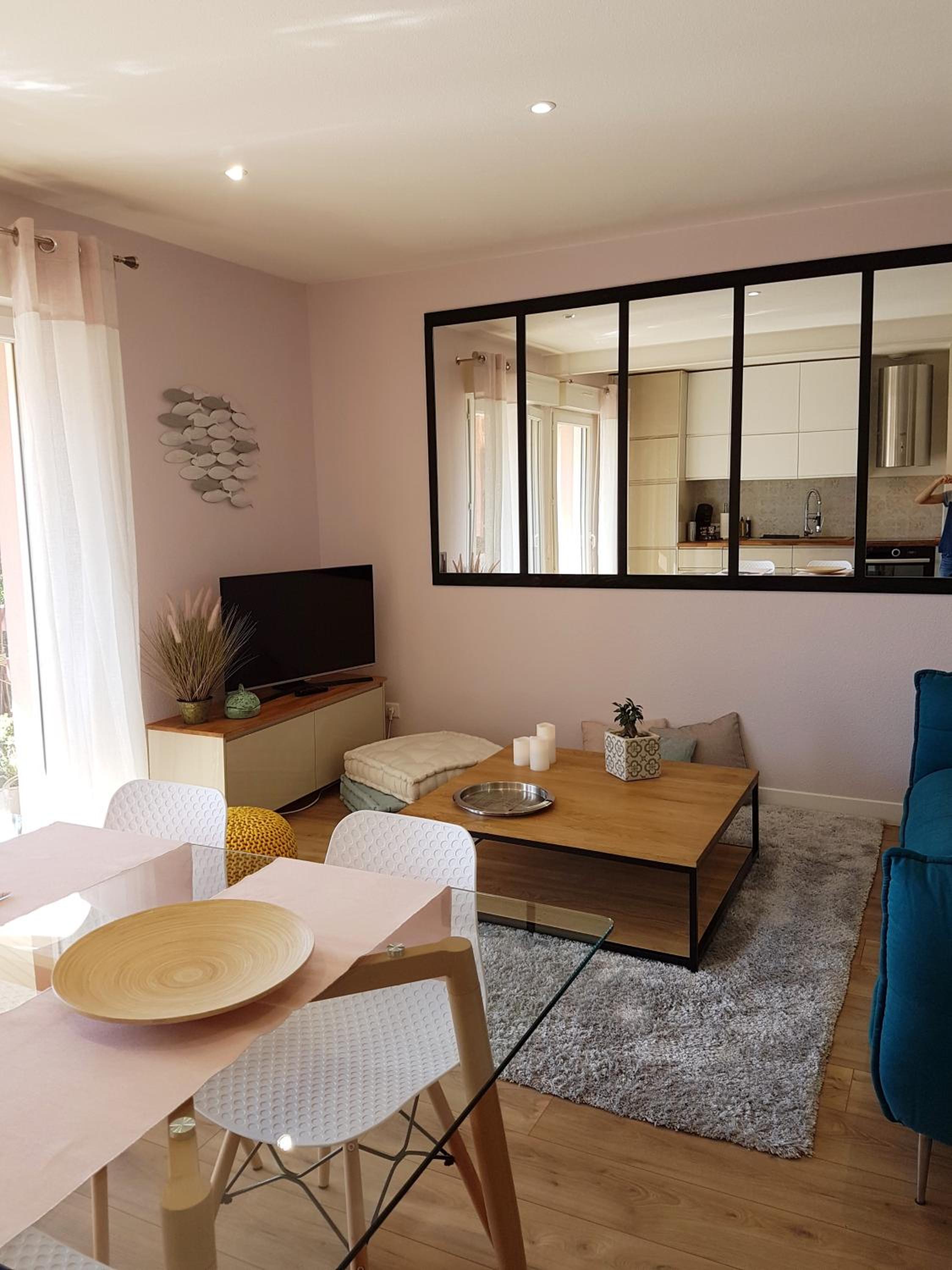 Apartment with Balcony photo 3
