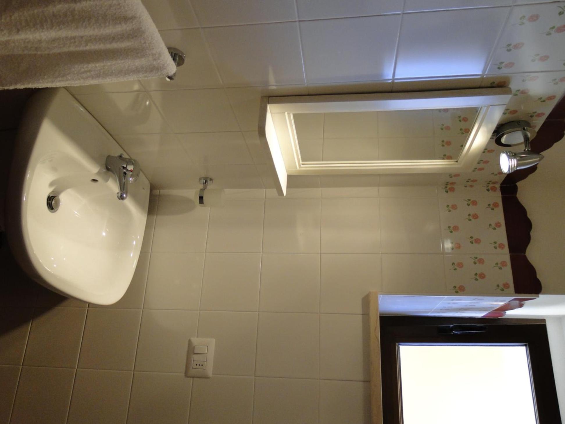 Two-Bedroom Apartment (4 Adults + 2 Children) - Photo 4