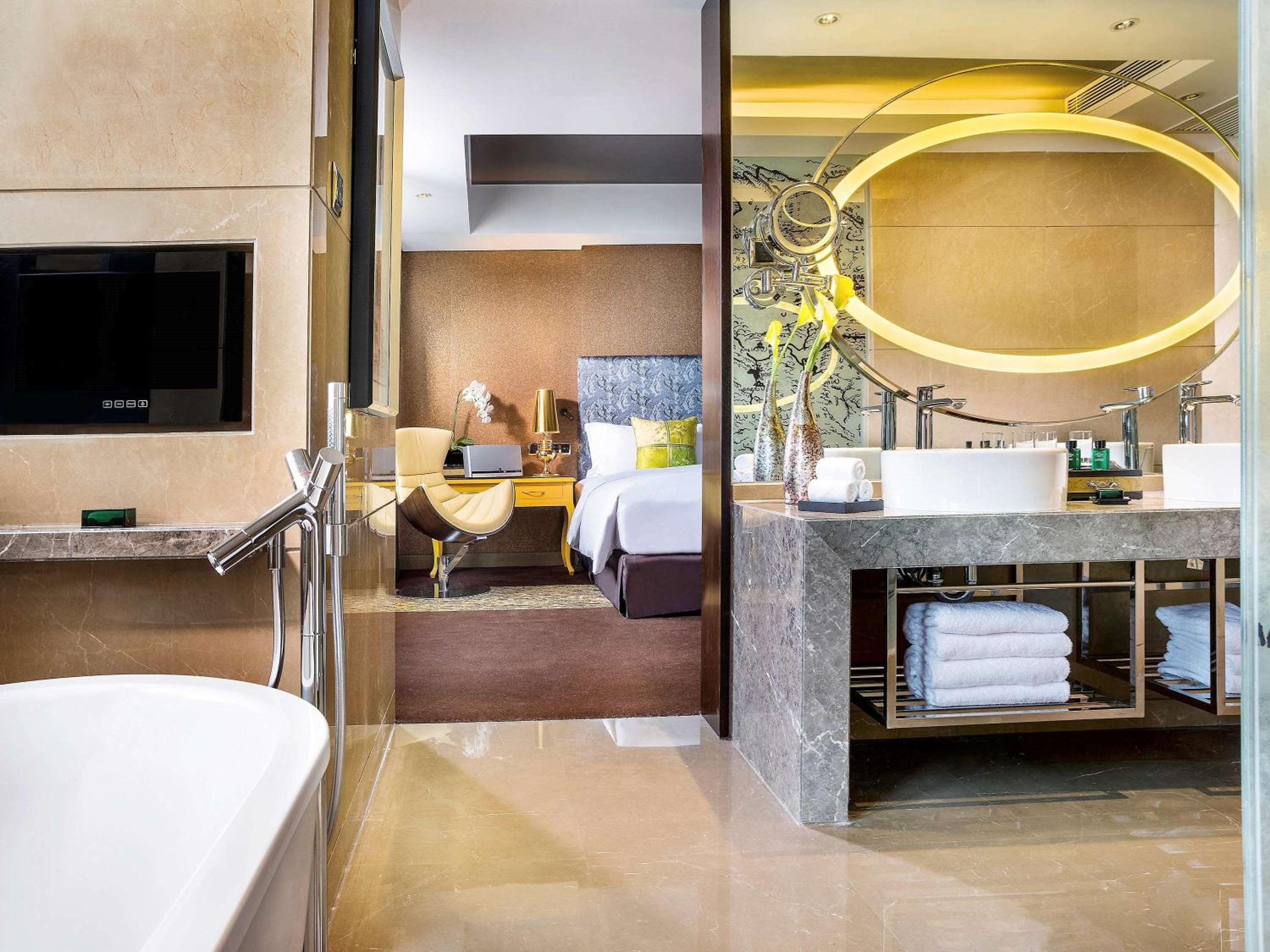 LUXURY ROOM with 1 King Size Bed, Club Millésime Access - Photo 3