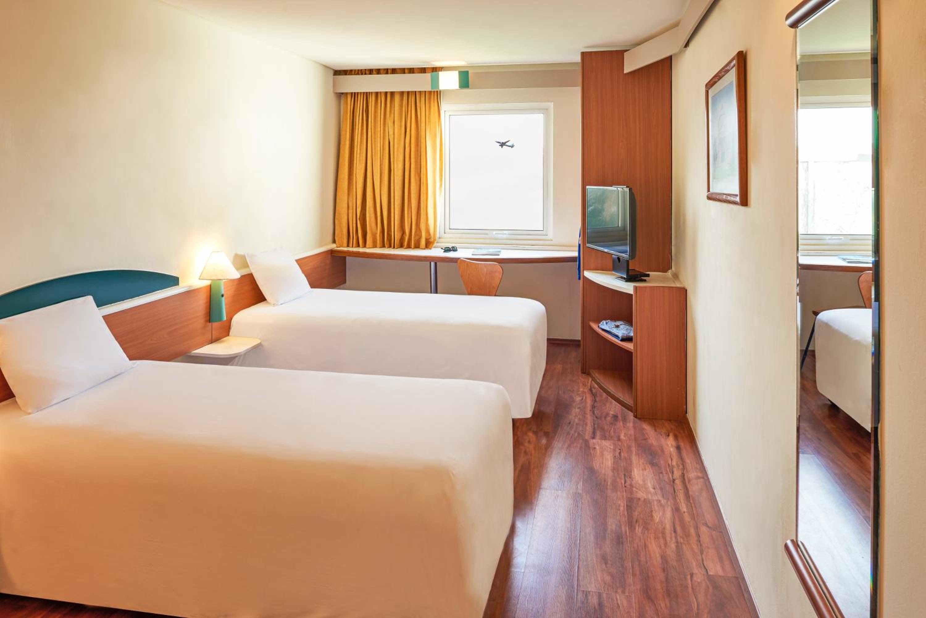 Standard Double Room with Two Double Beds photo 1