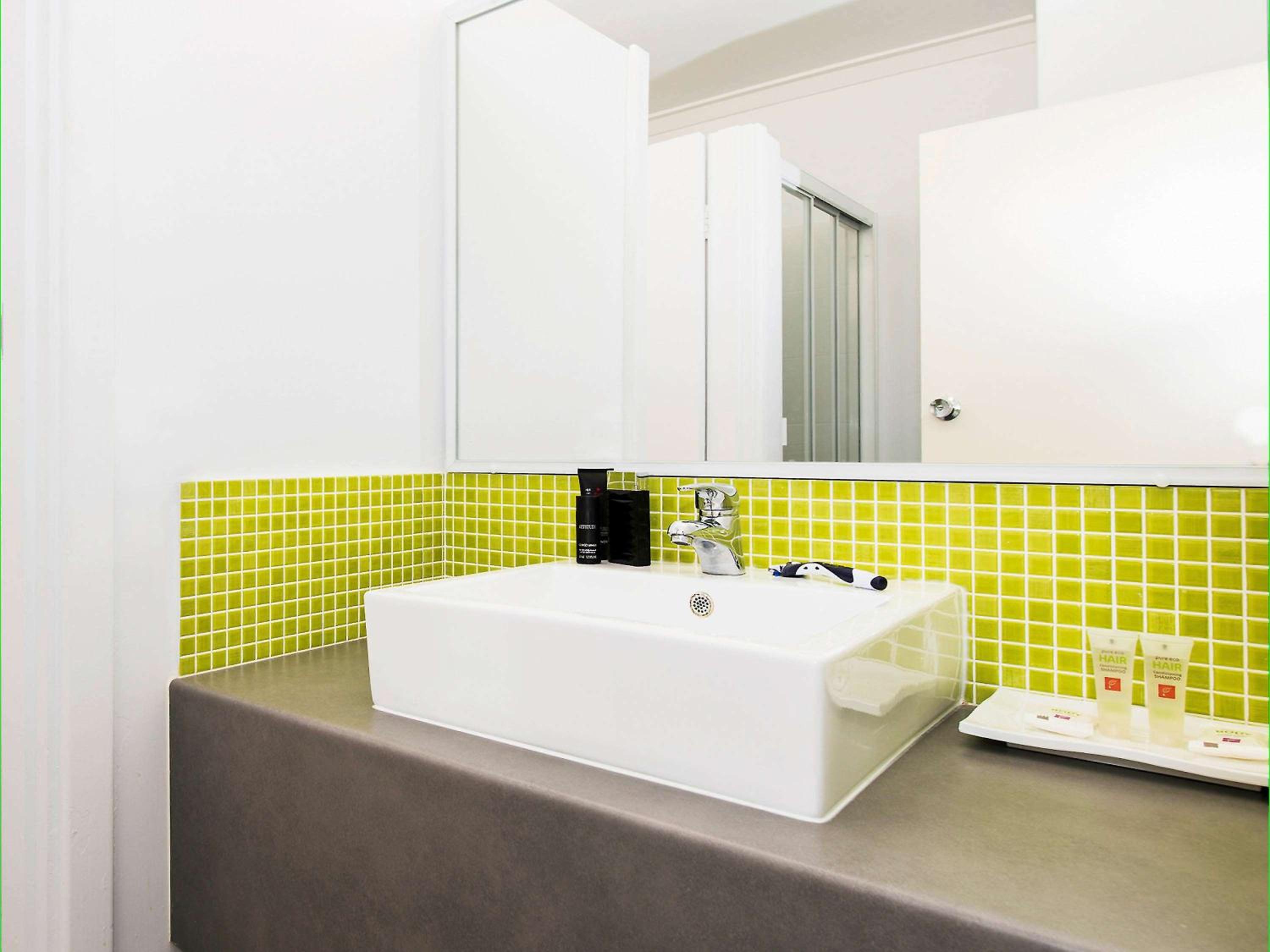 Standard Queen Room - Photo 5