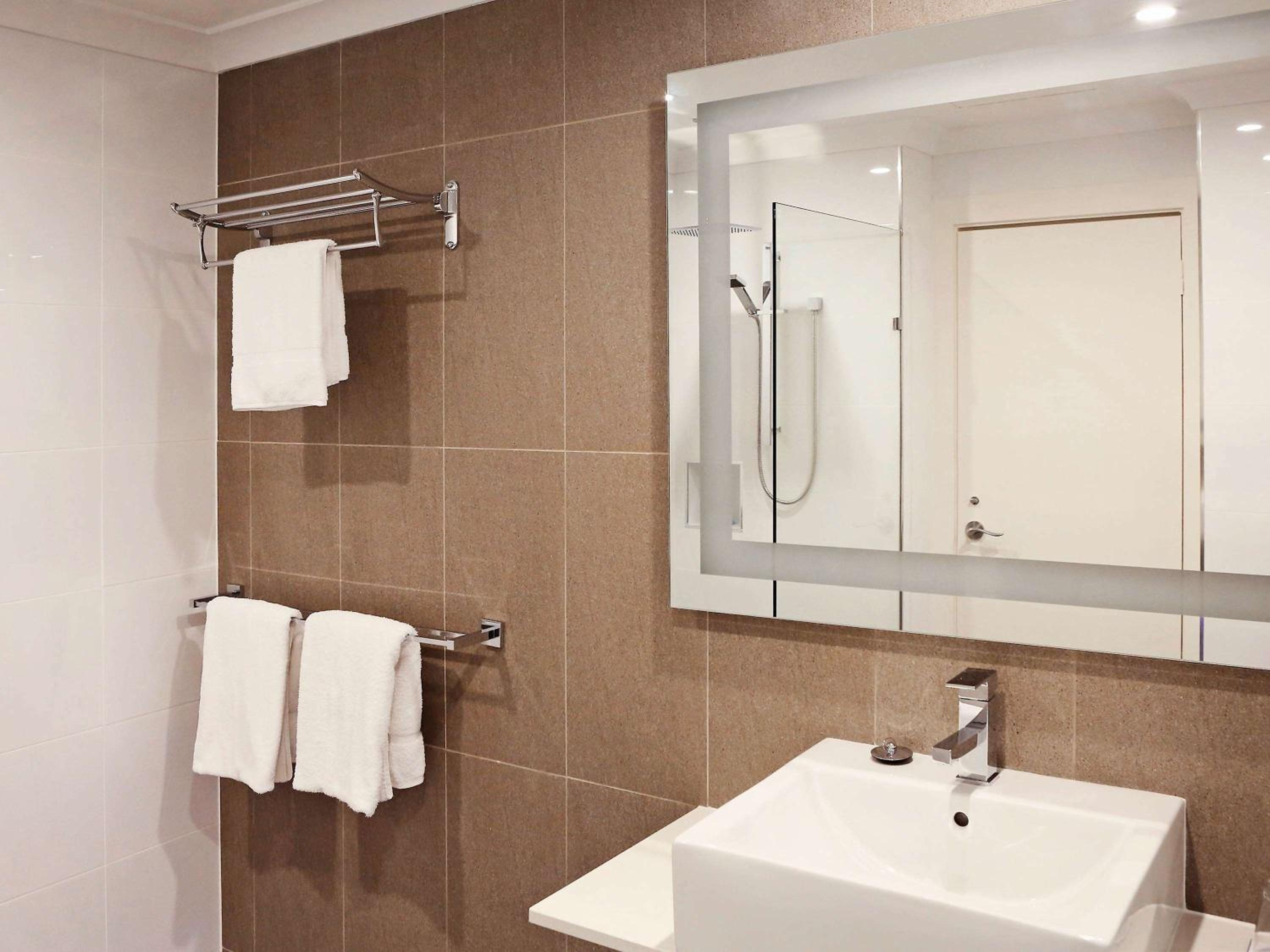 Deluxe King Room - Photo 3